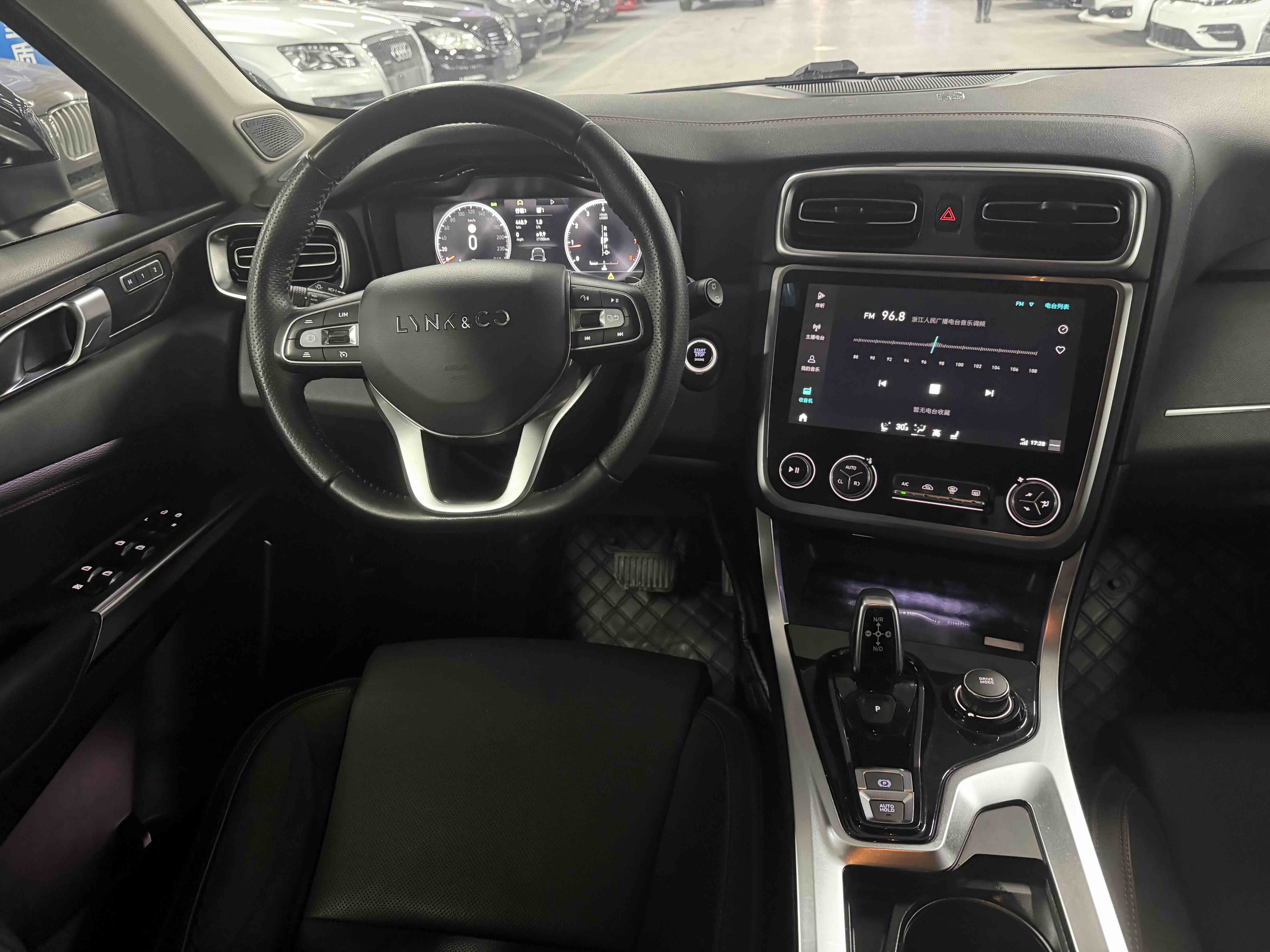 Lynk & Co 2019 car image #13