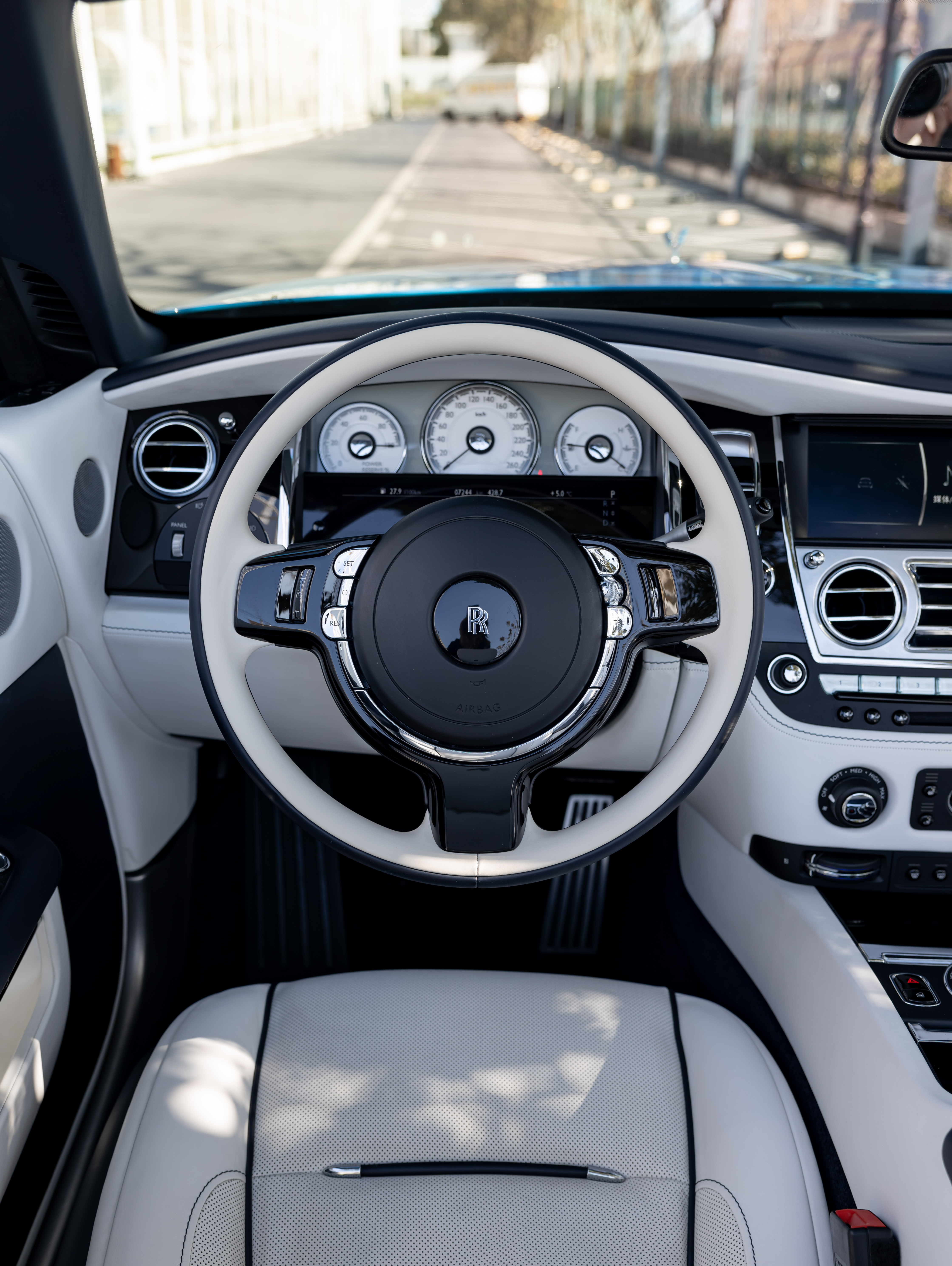 Rolls-Royce Dawn 2020 car image #13