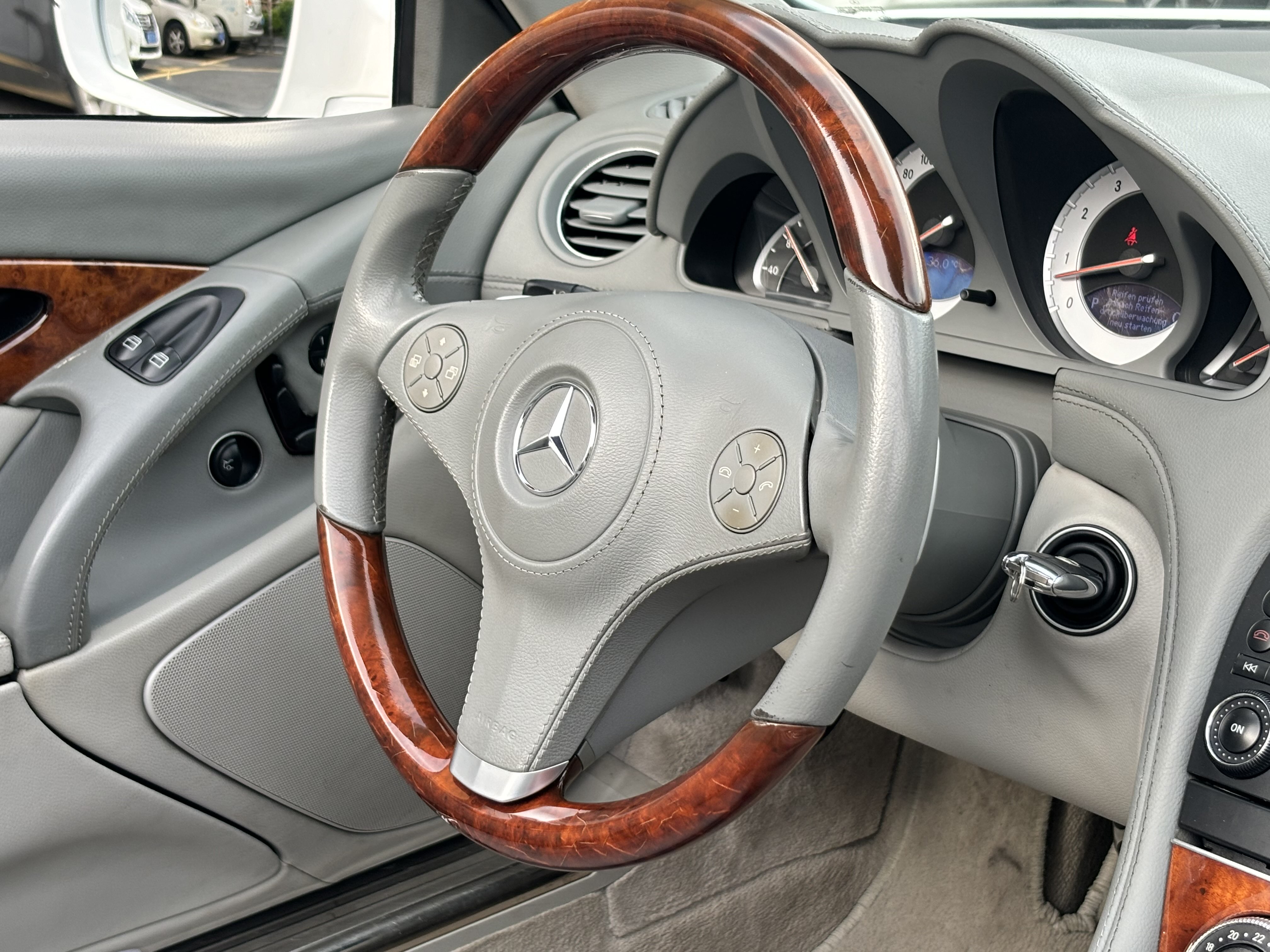 Mercedes-Benz SL Class 2009 #13 Mercedes-Benz SL Class 2009 car image #13