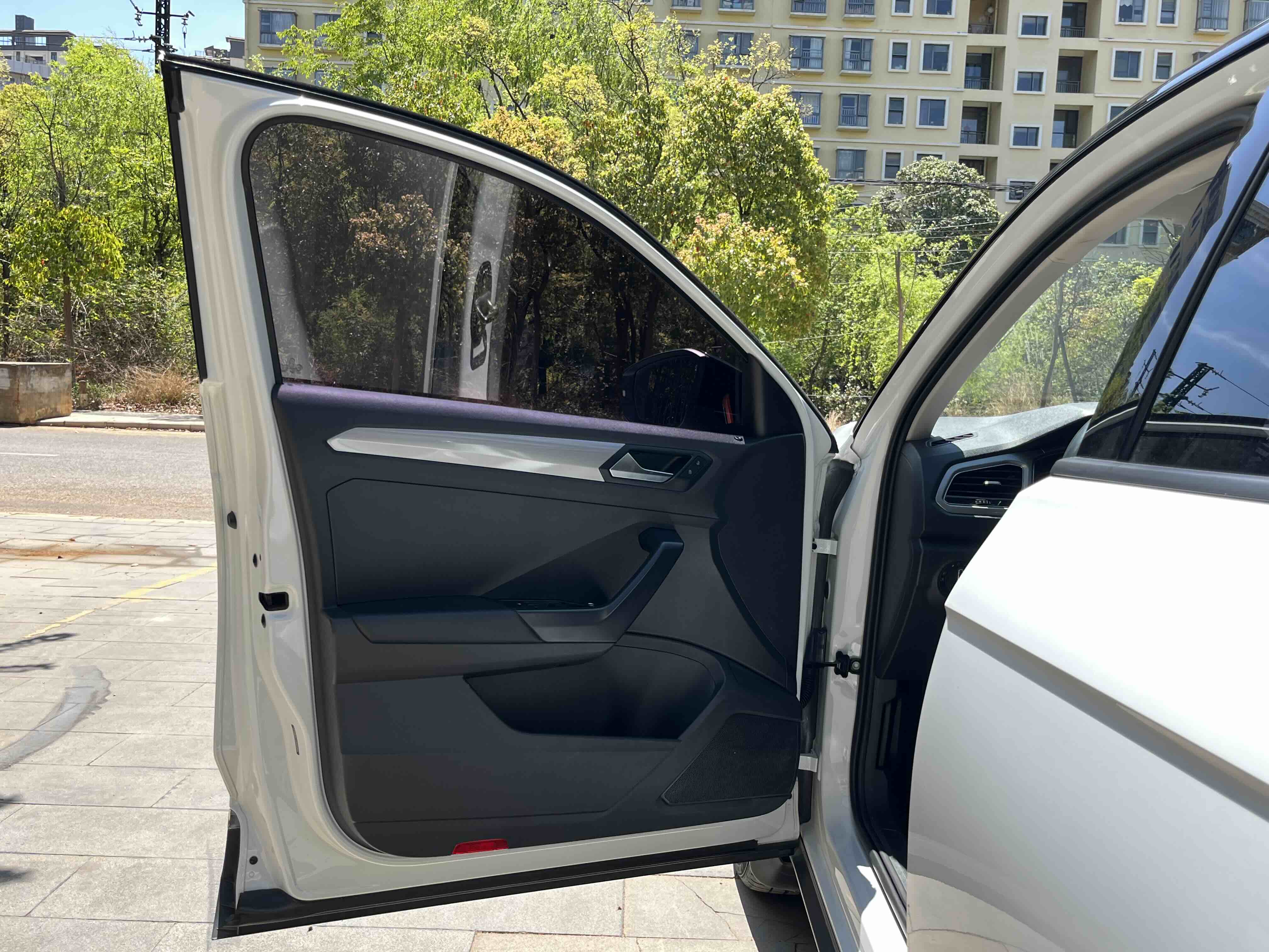T-Roc 2018 car image #13
