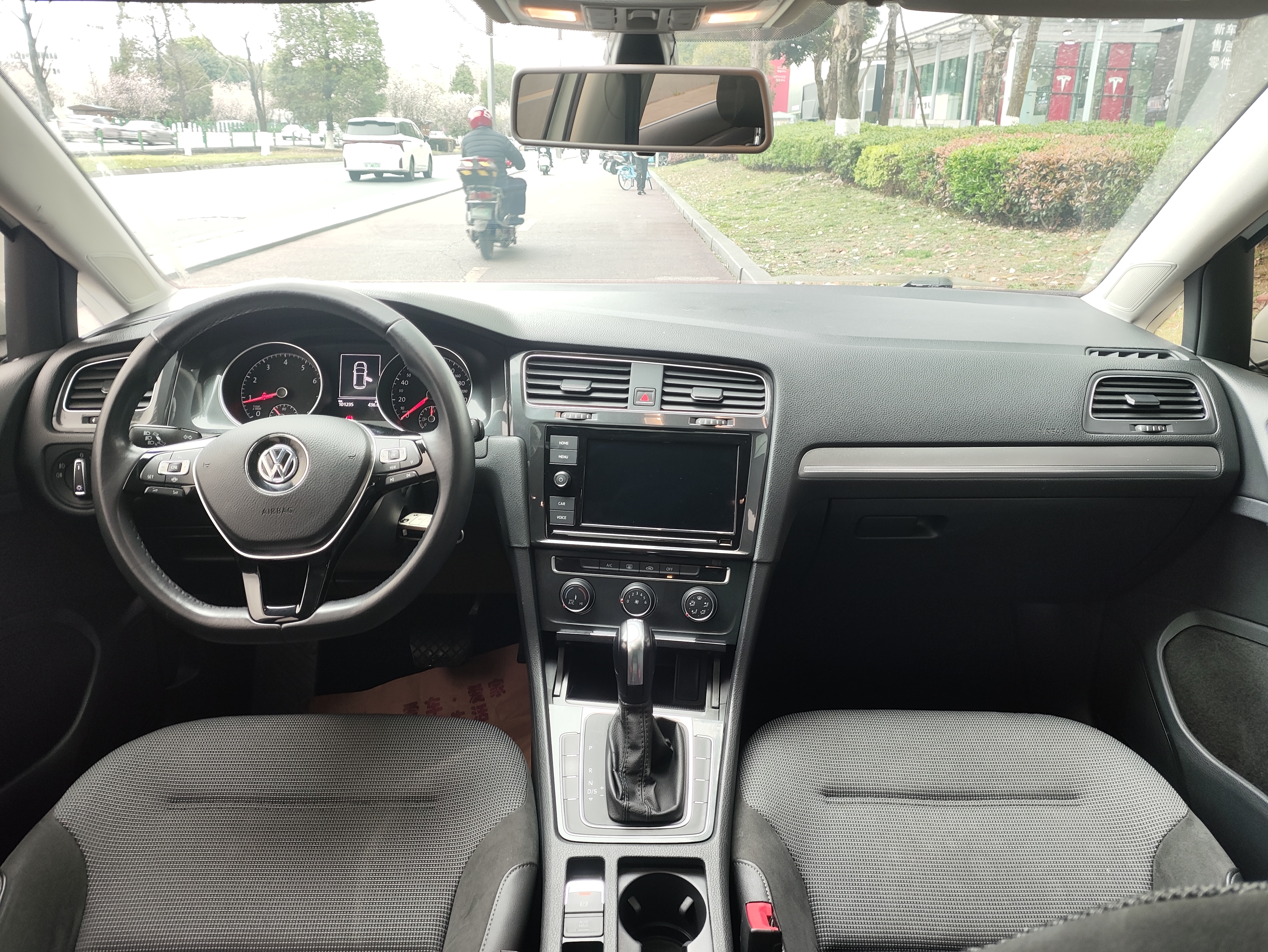 Volkswagen Golf 2019 car image #13