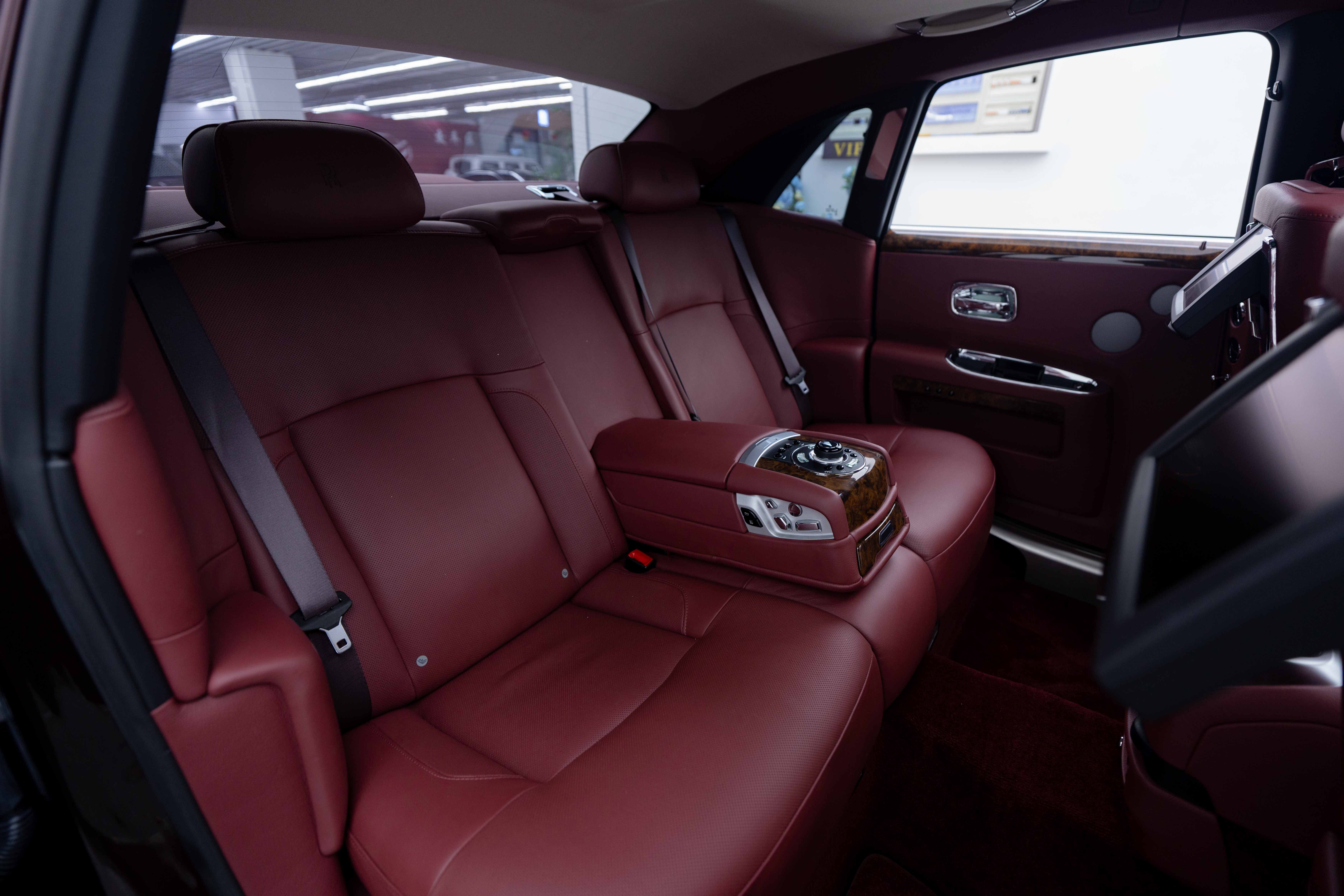 Rolls-Royce Ghost 2011 car image #13