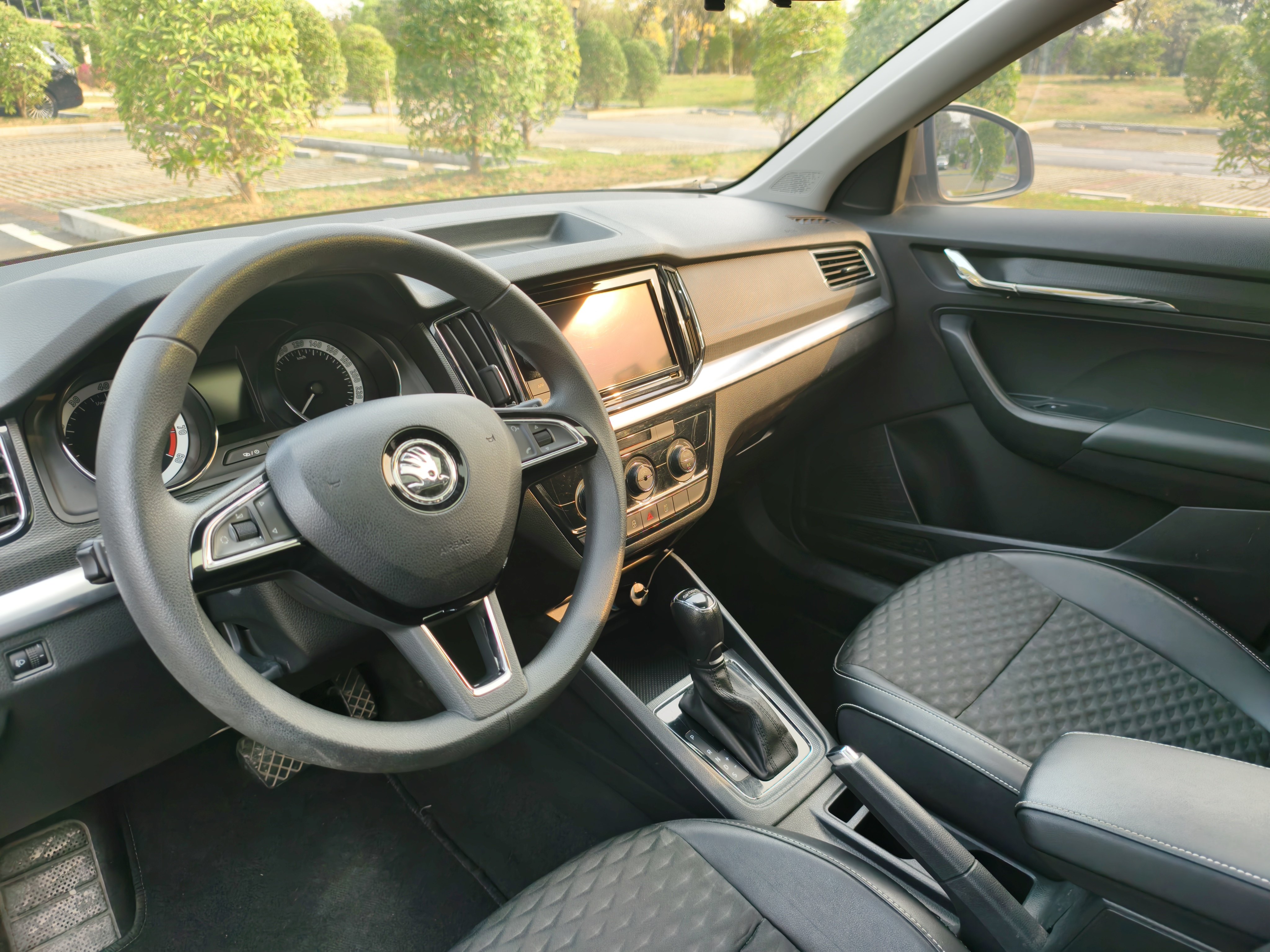 Skoda Kamiq 2020 imagem de carro #13