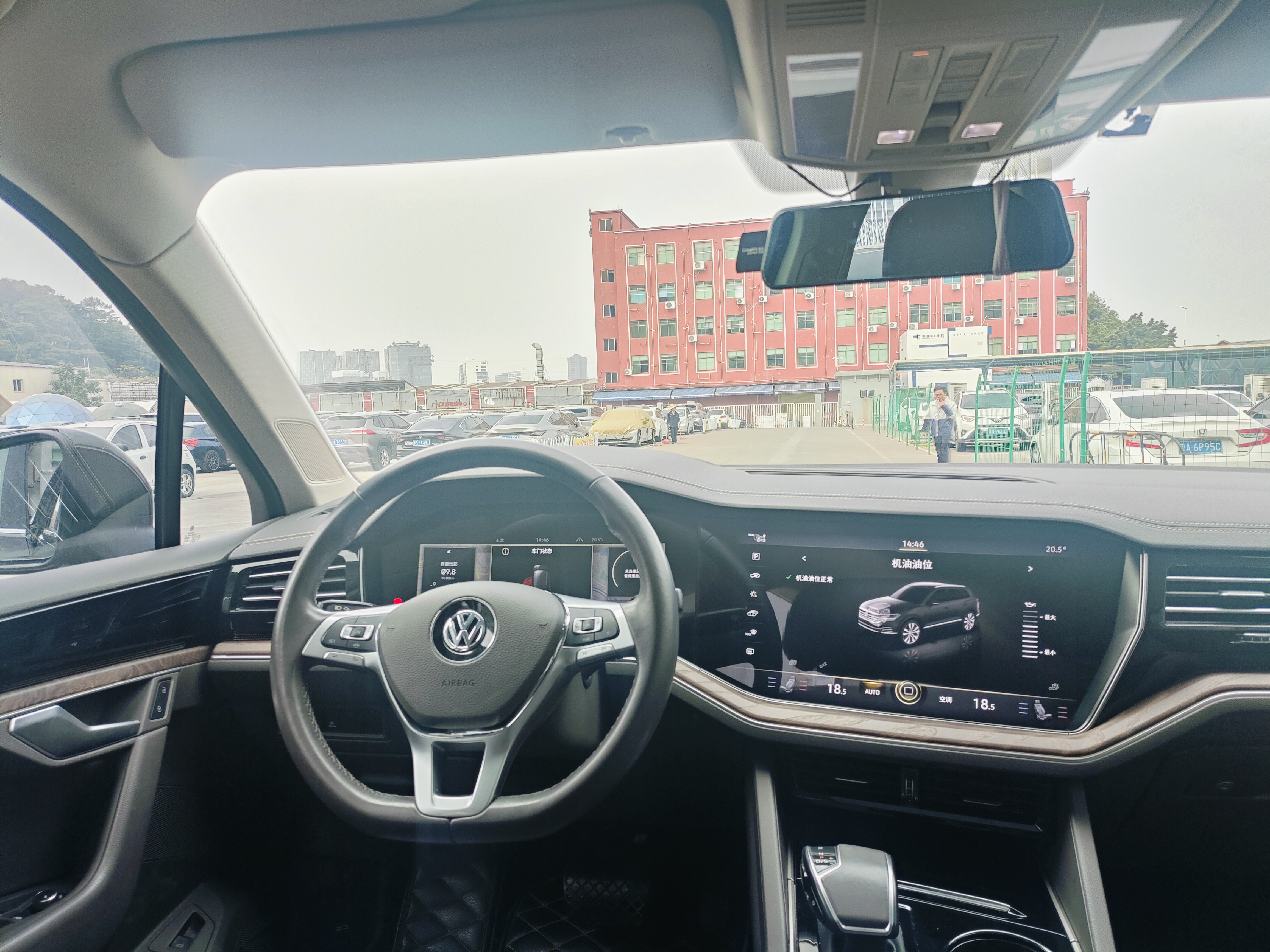 Volkswagen Touareg 2019 car image #13