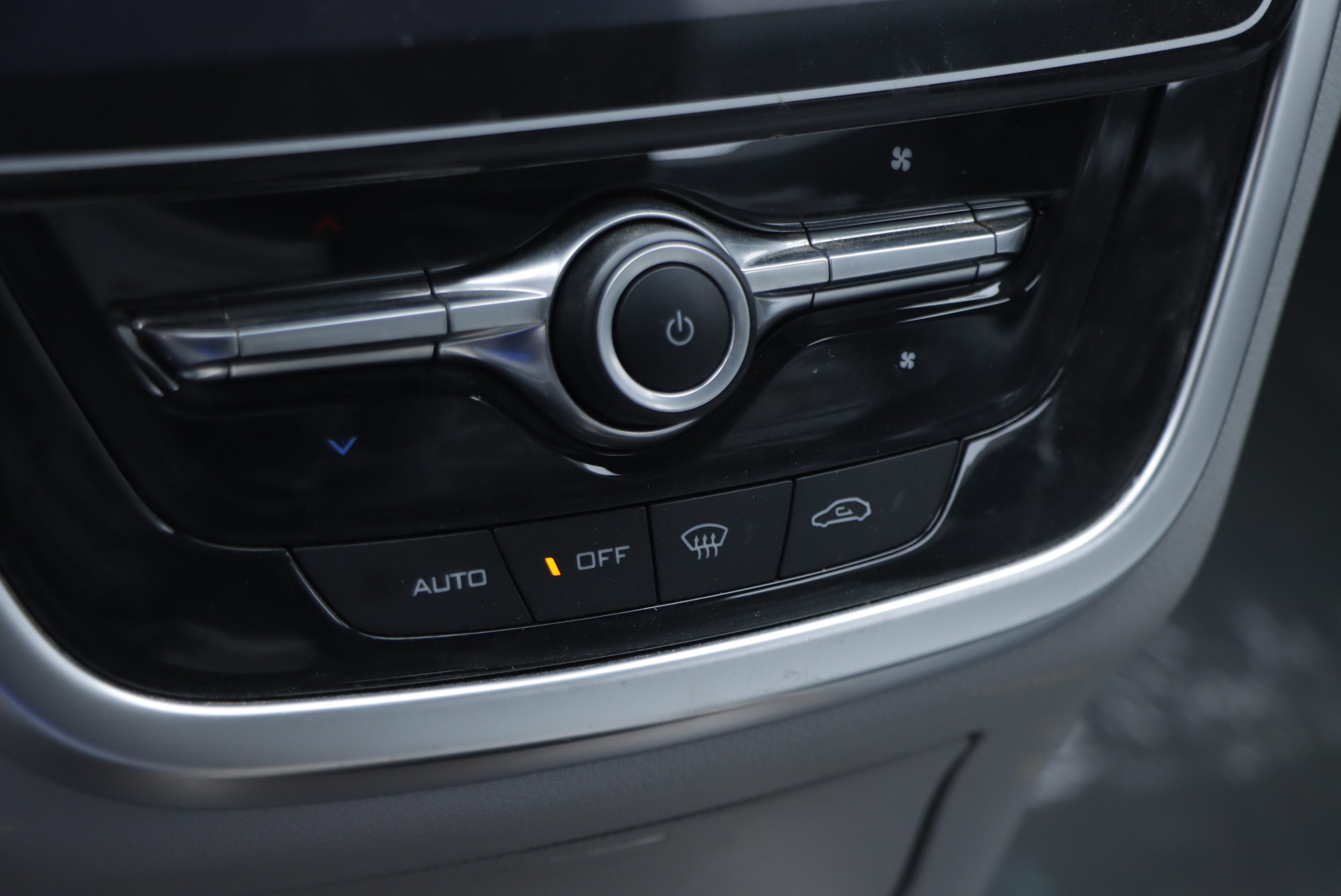 Denza 2019 car image #13