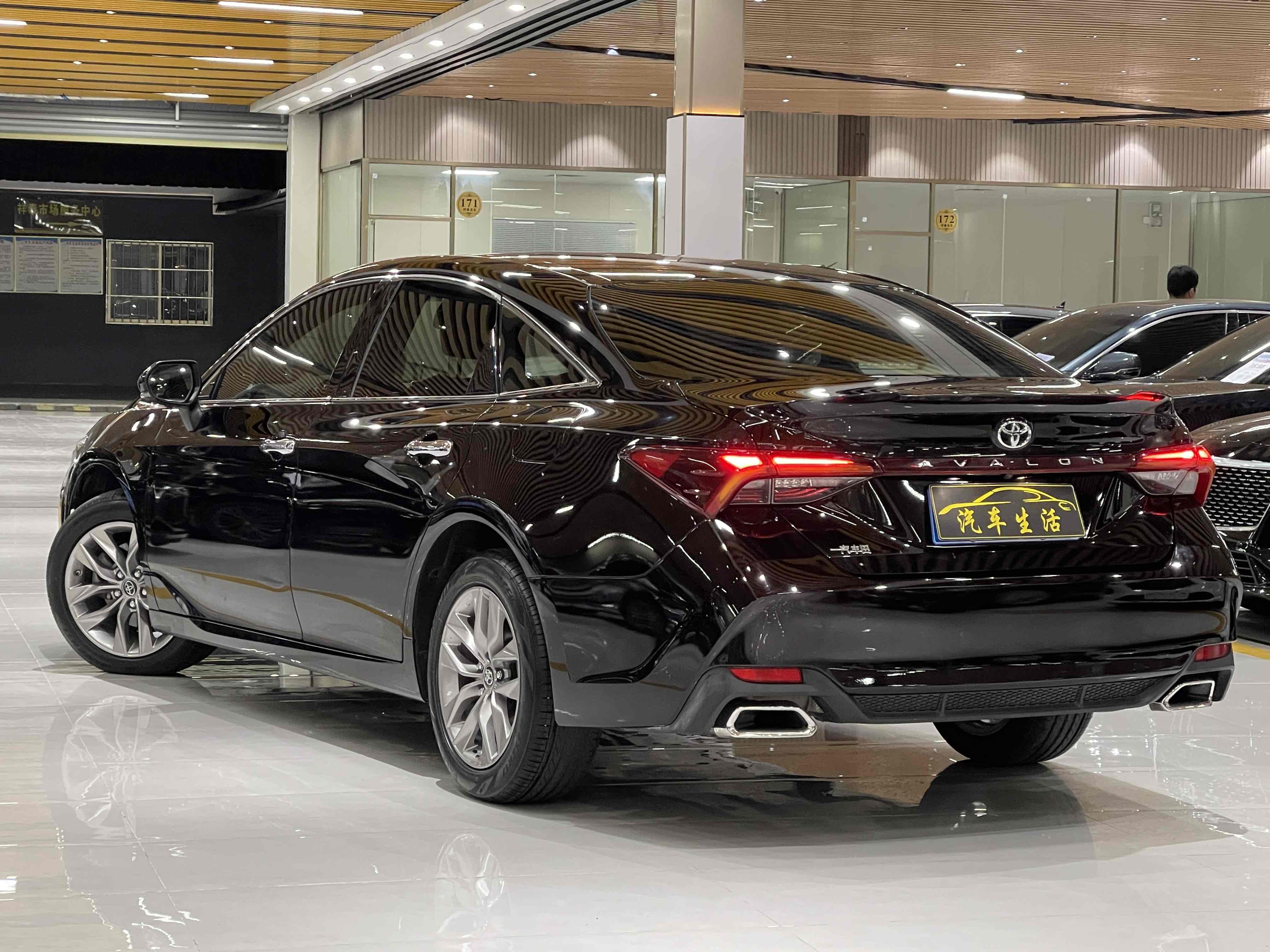Toyota Avalon 2020 car image #13