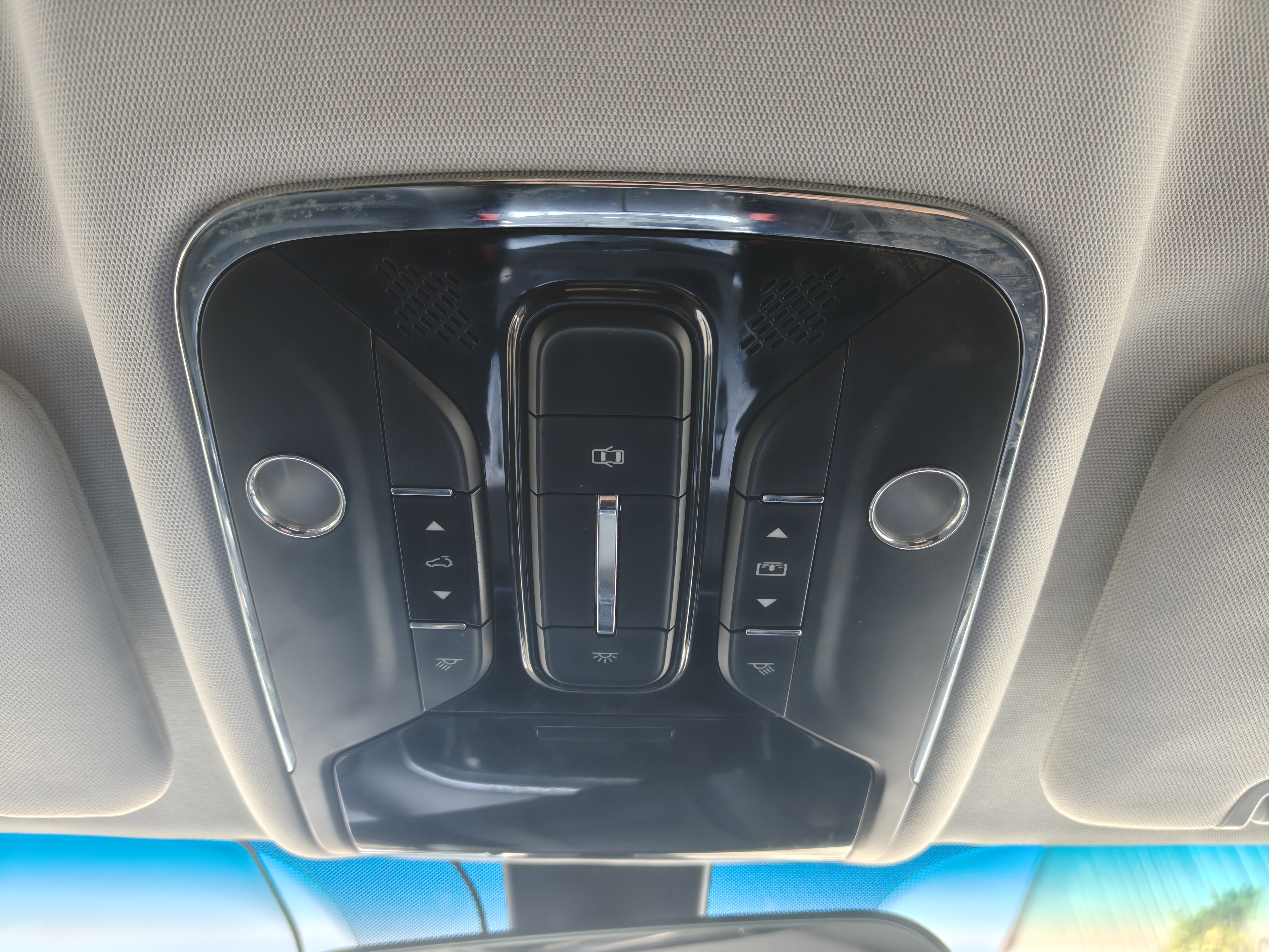 X70 2019 car image #13