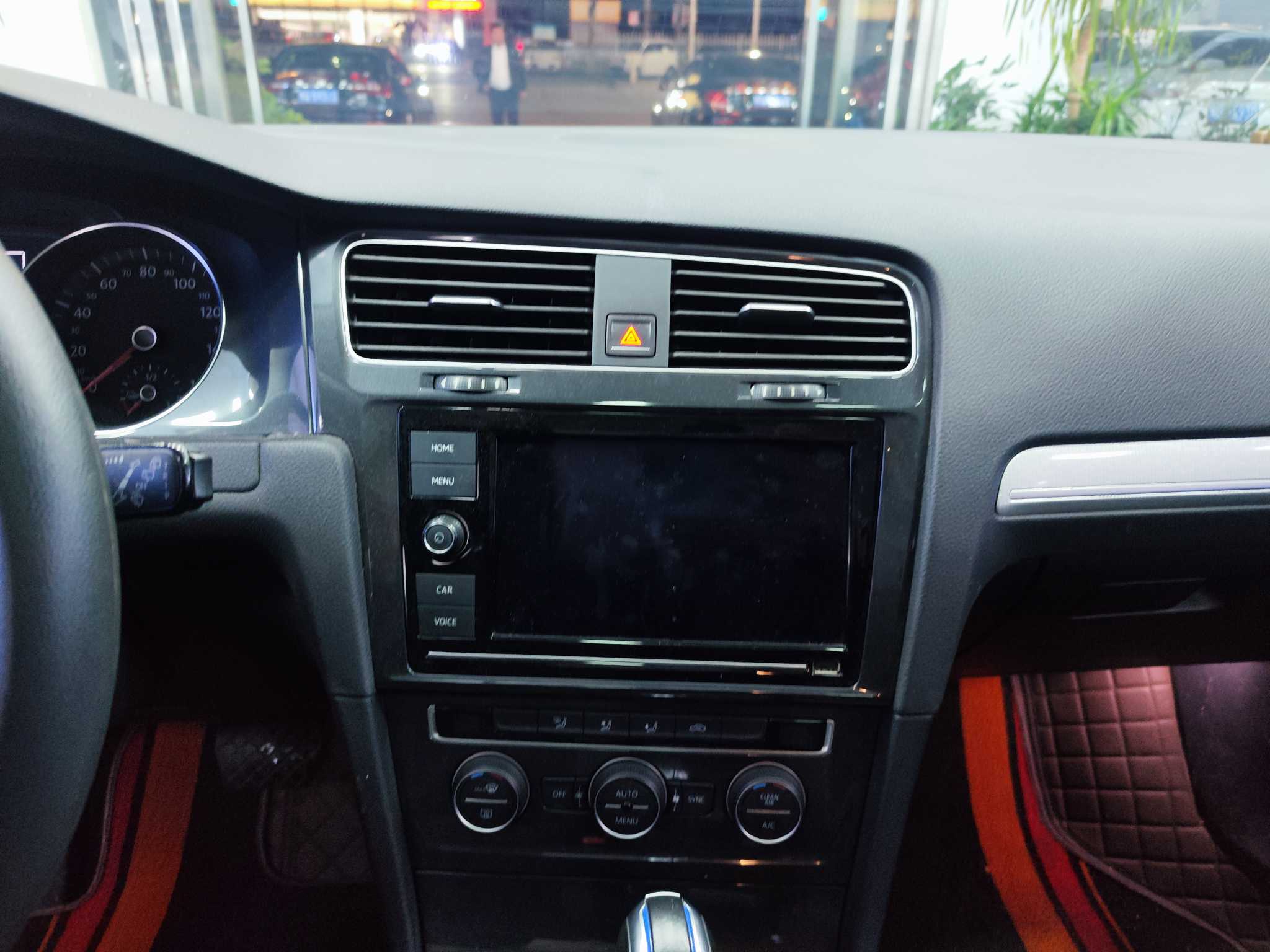 Volkswagen Golf Pure Electric 2020 car image #13