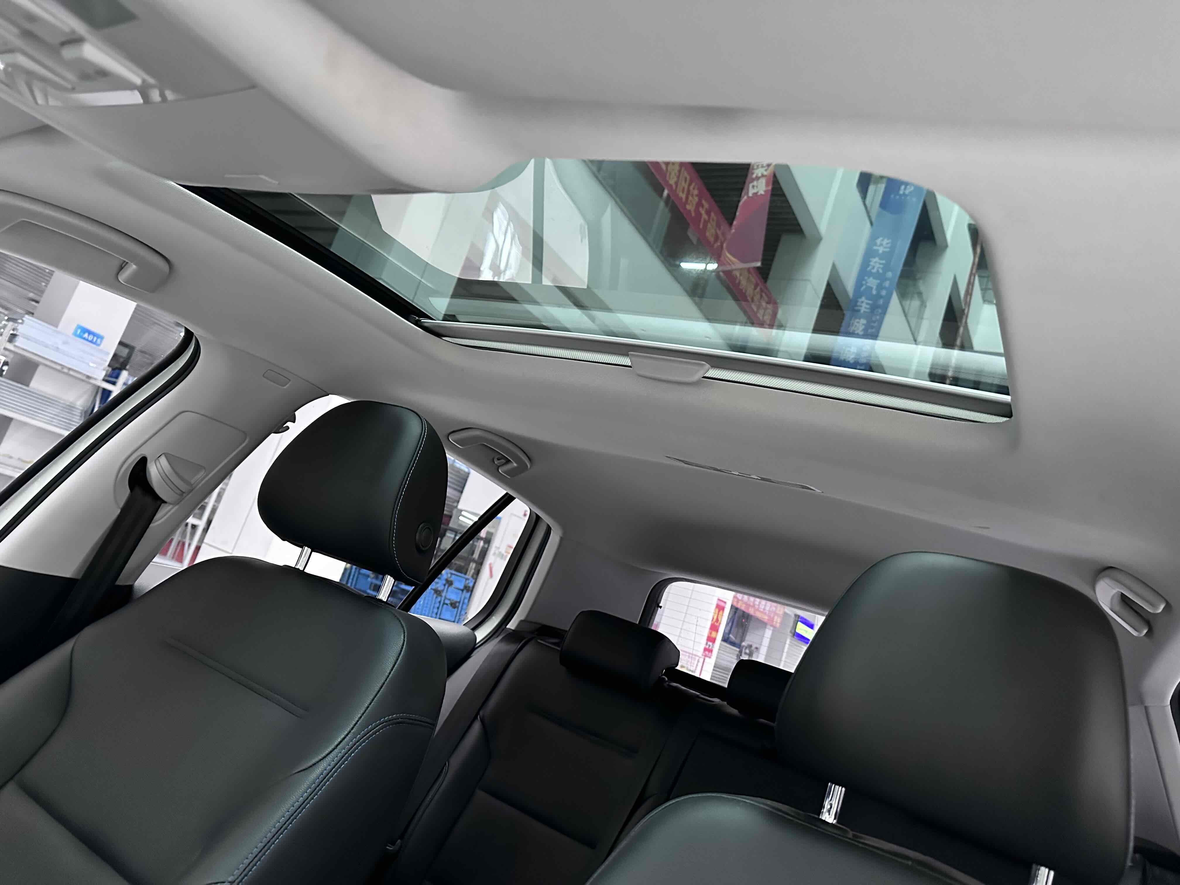 Volkswagen Golf Pure Electric 2021 car image #13