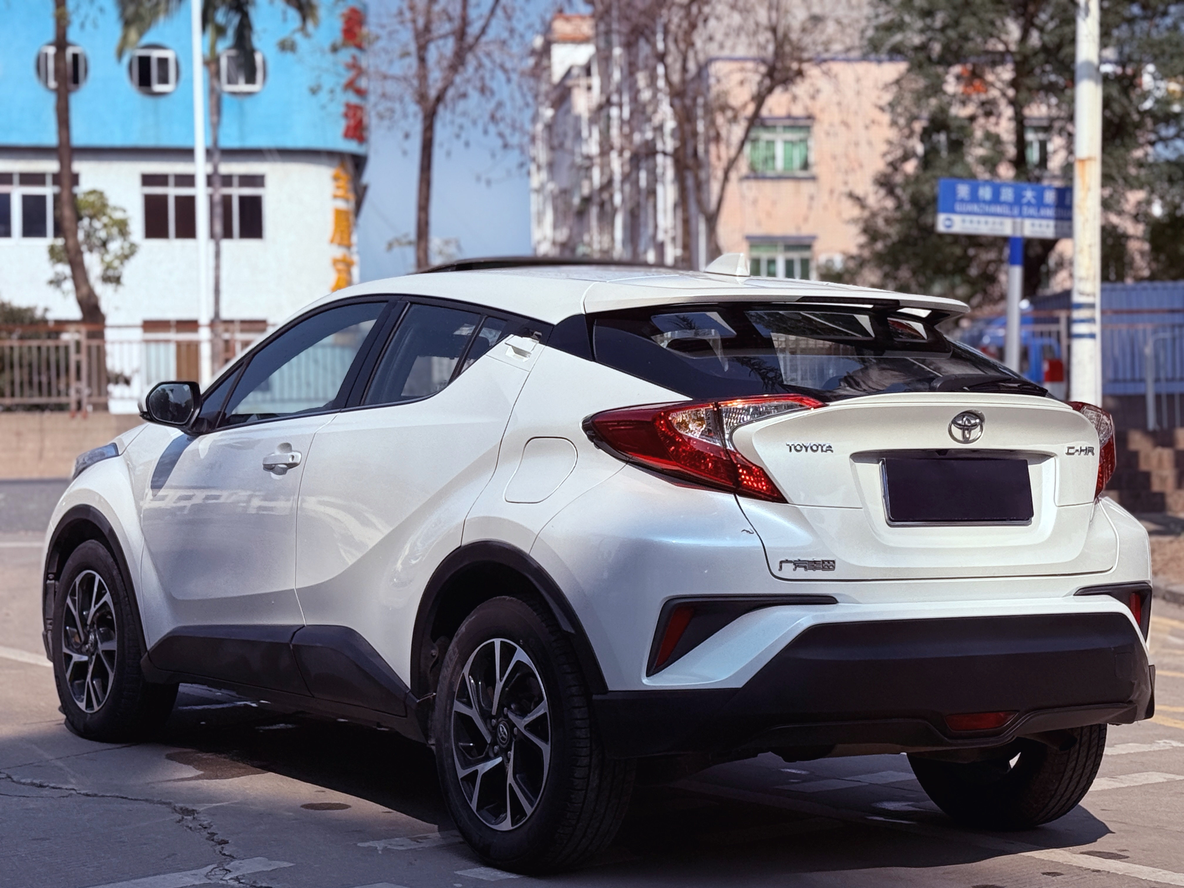 Toyota C-HR 2021 car image #13