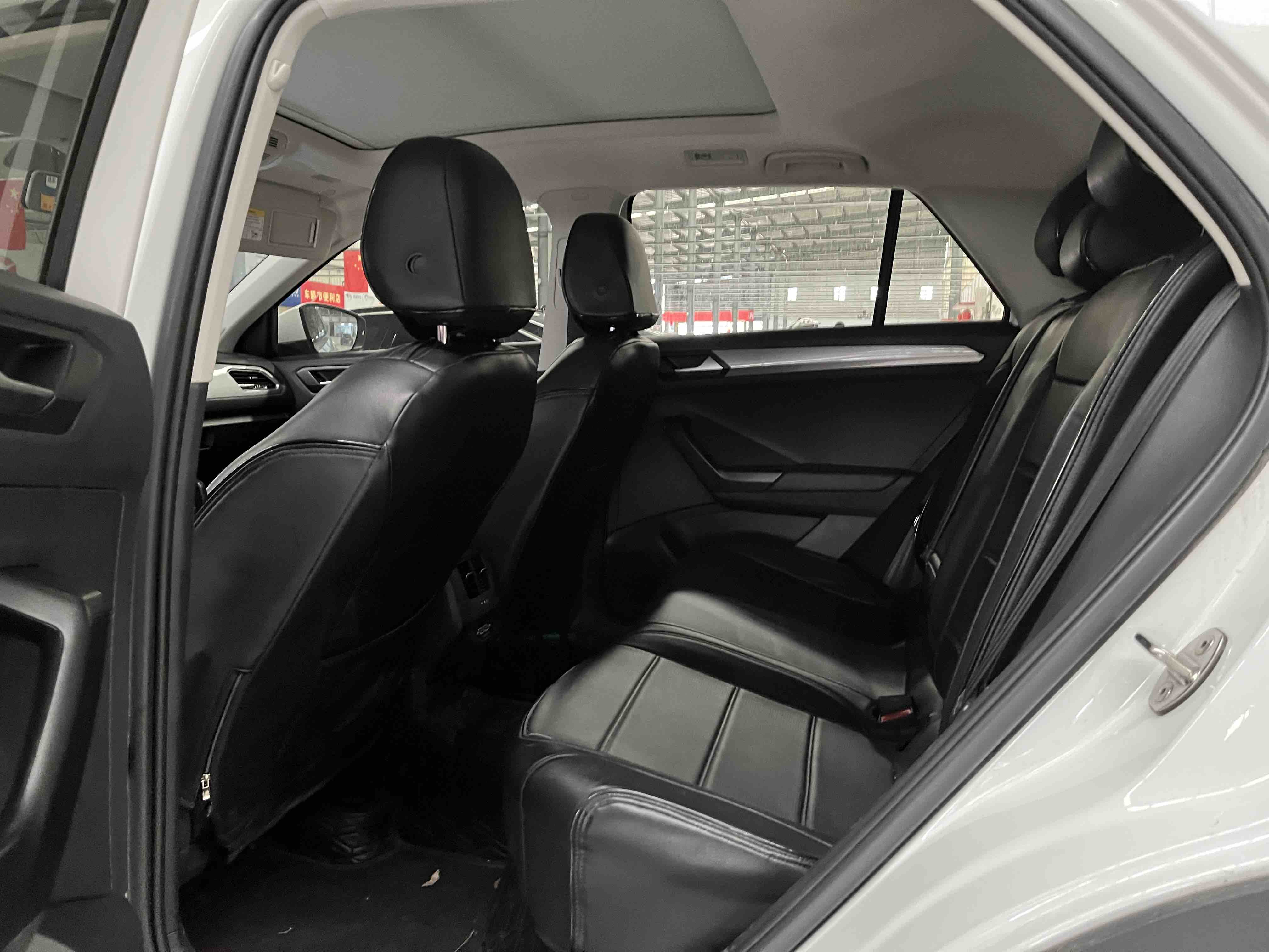 T-Roc 2021 car image #13