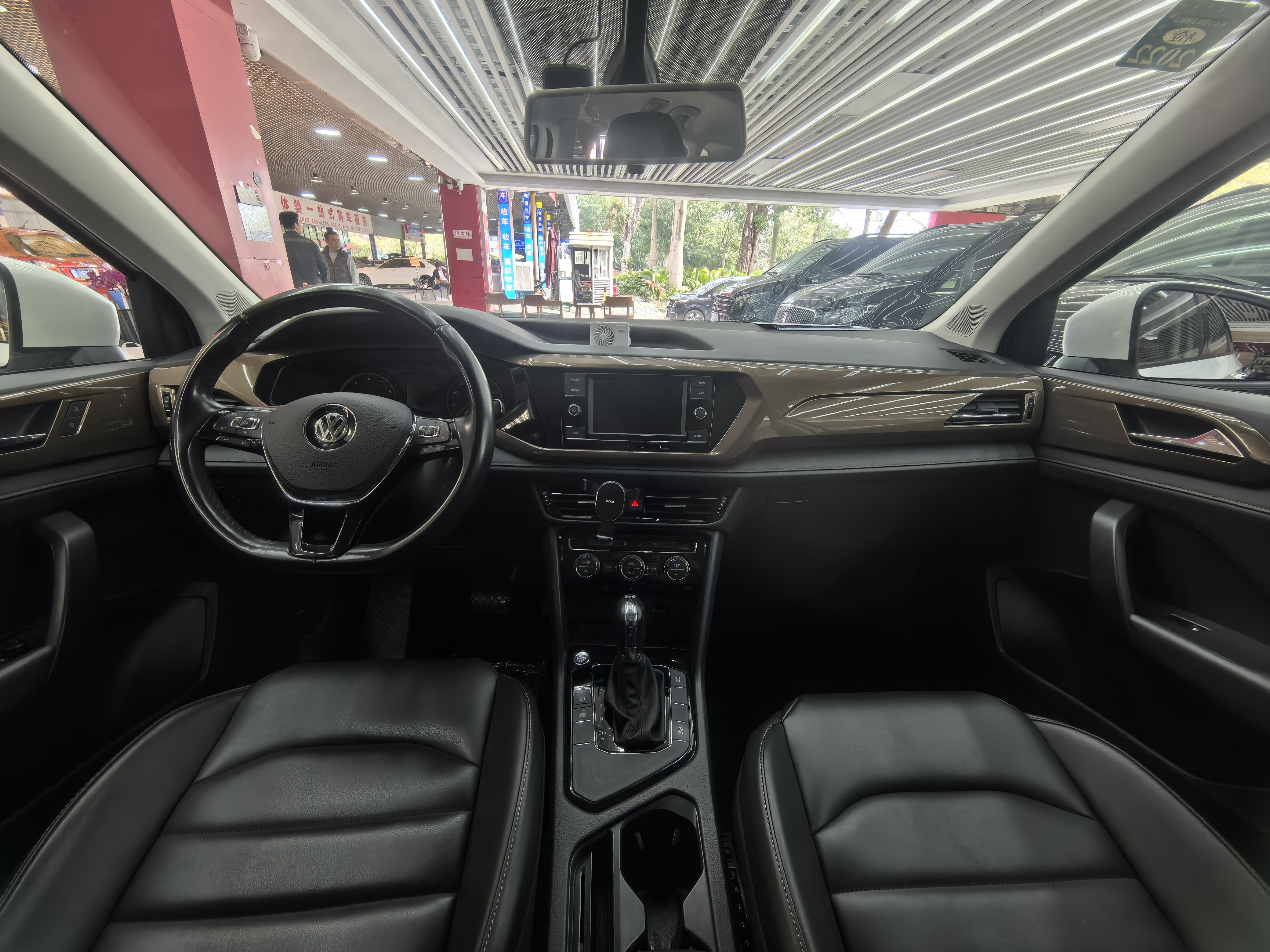 Volkswagen Tharu 2020 car image #13