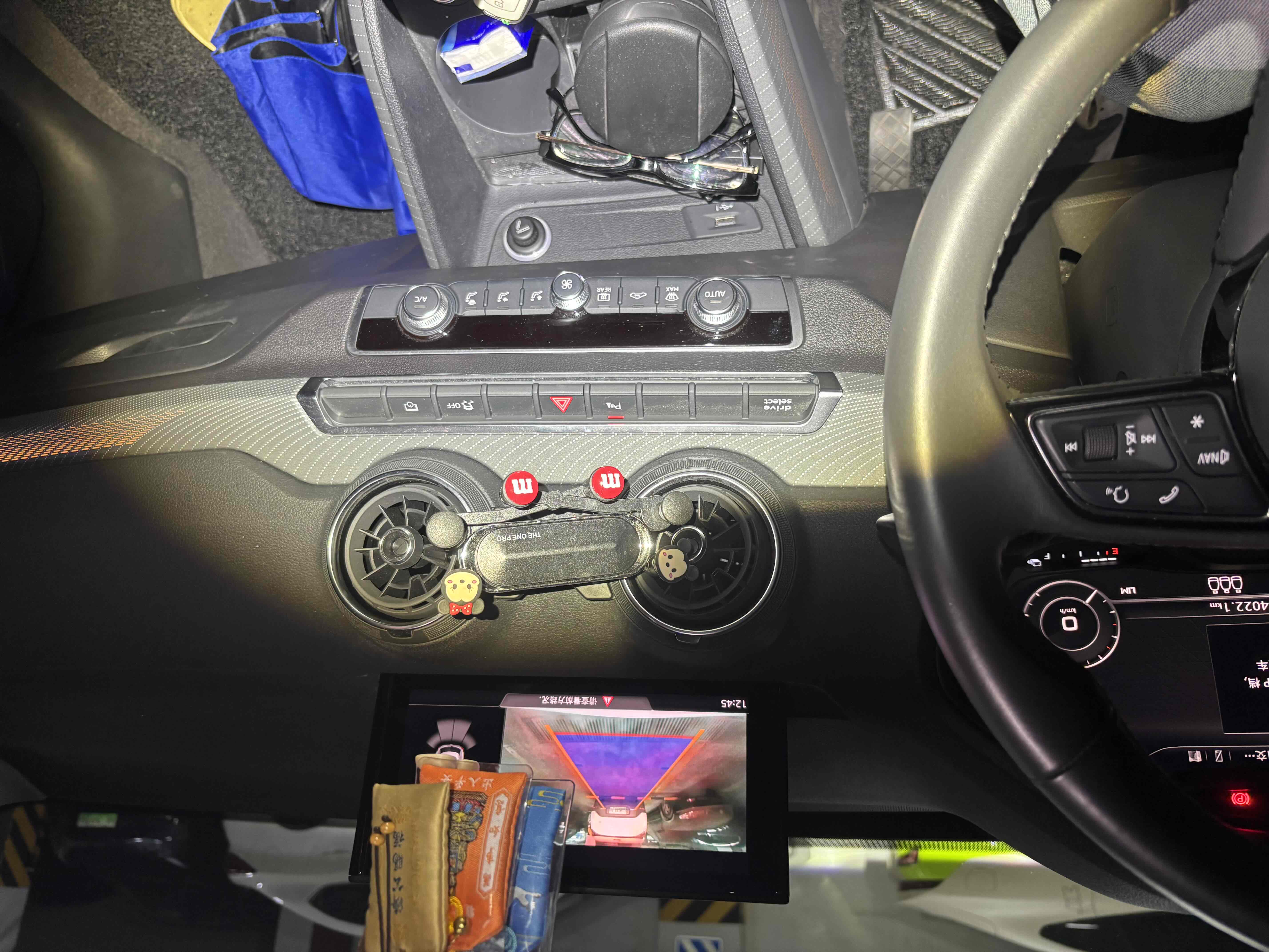 Audi Q2L e-tron 2021 car image #13