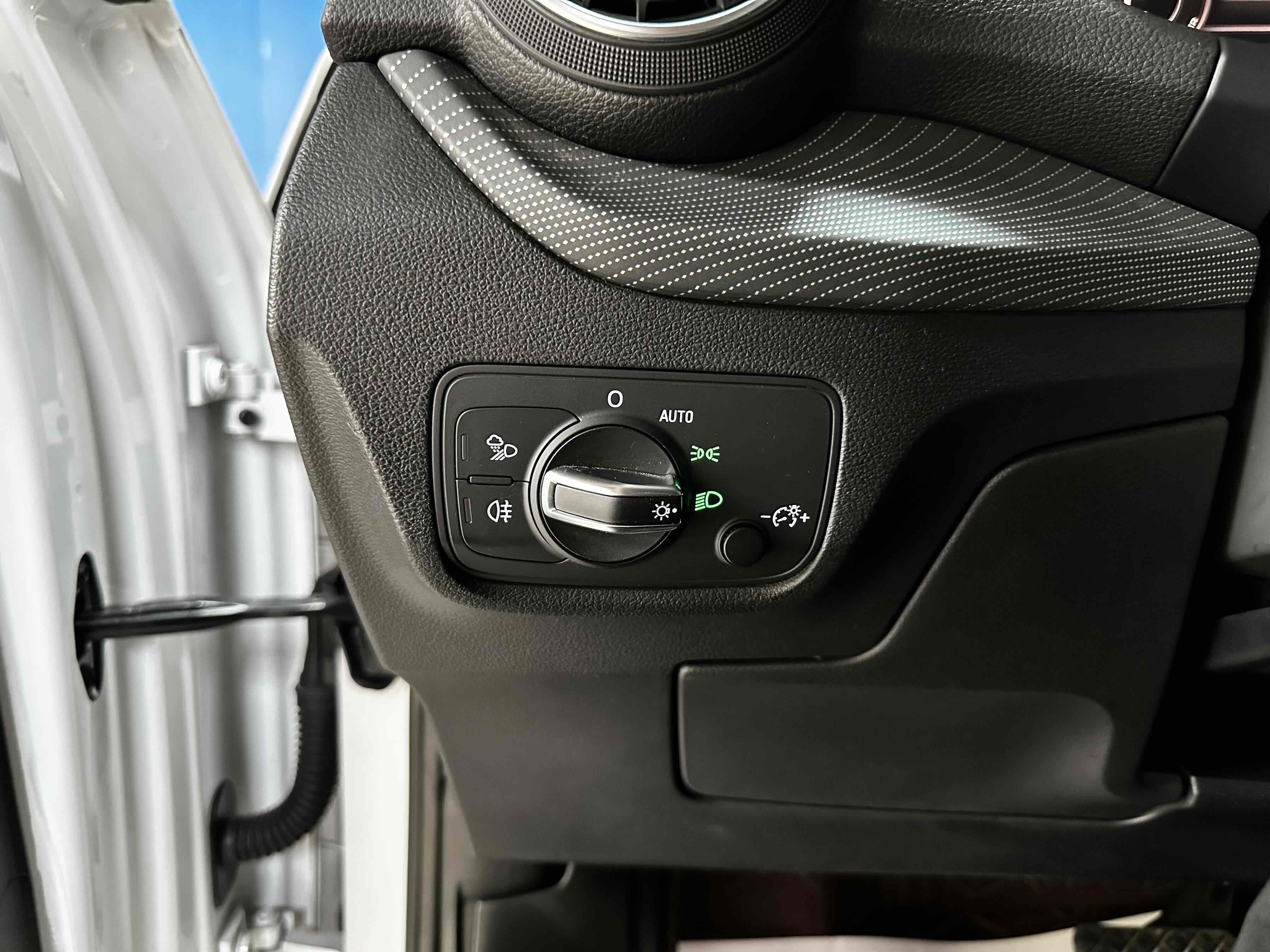 Audi Q2L e-tron 2021 car image #13