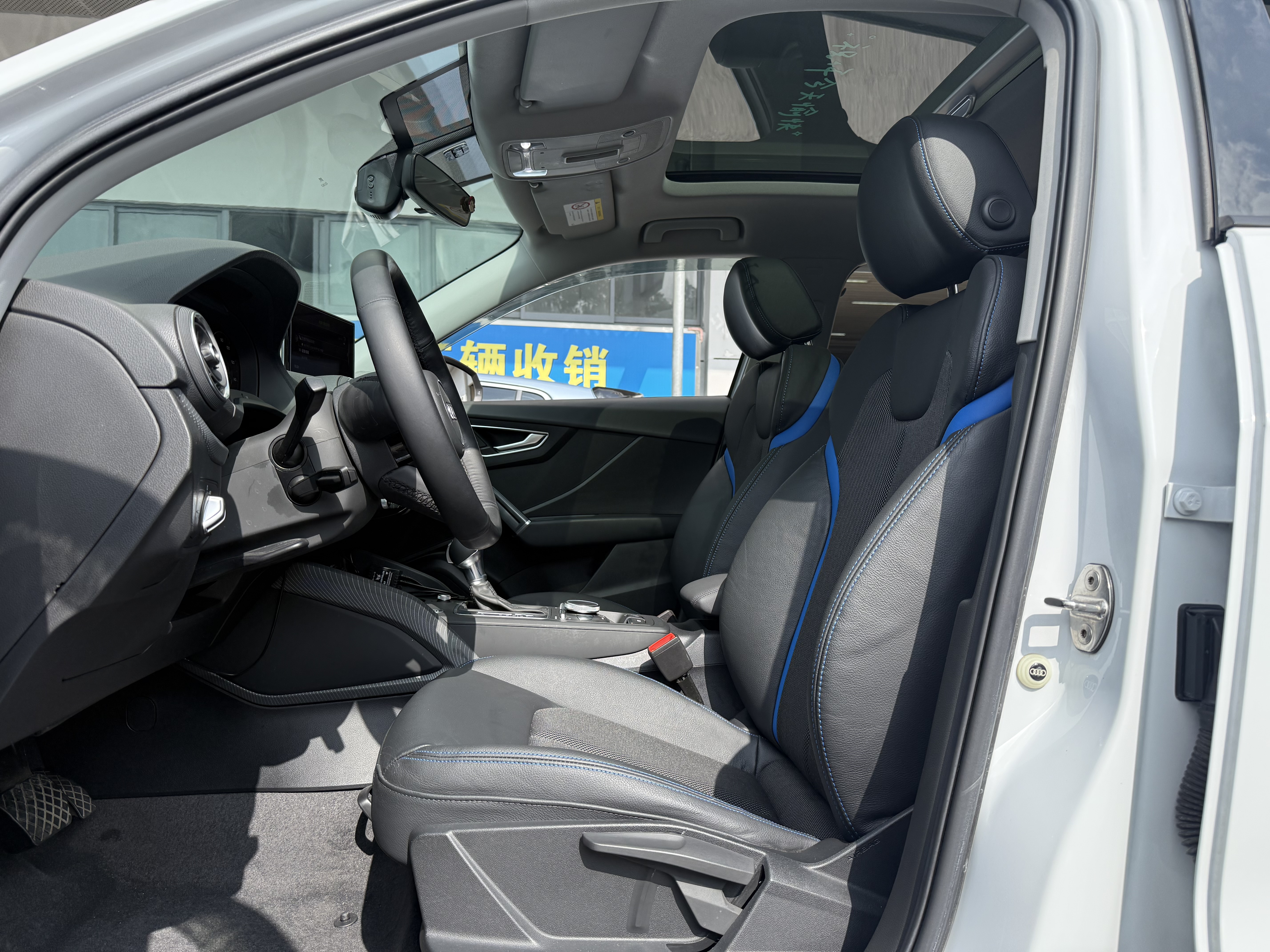 Q2L e-tron 2021 car image #13