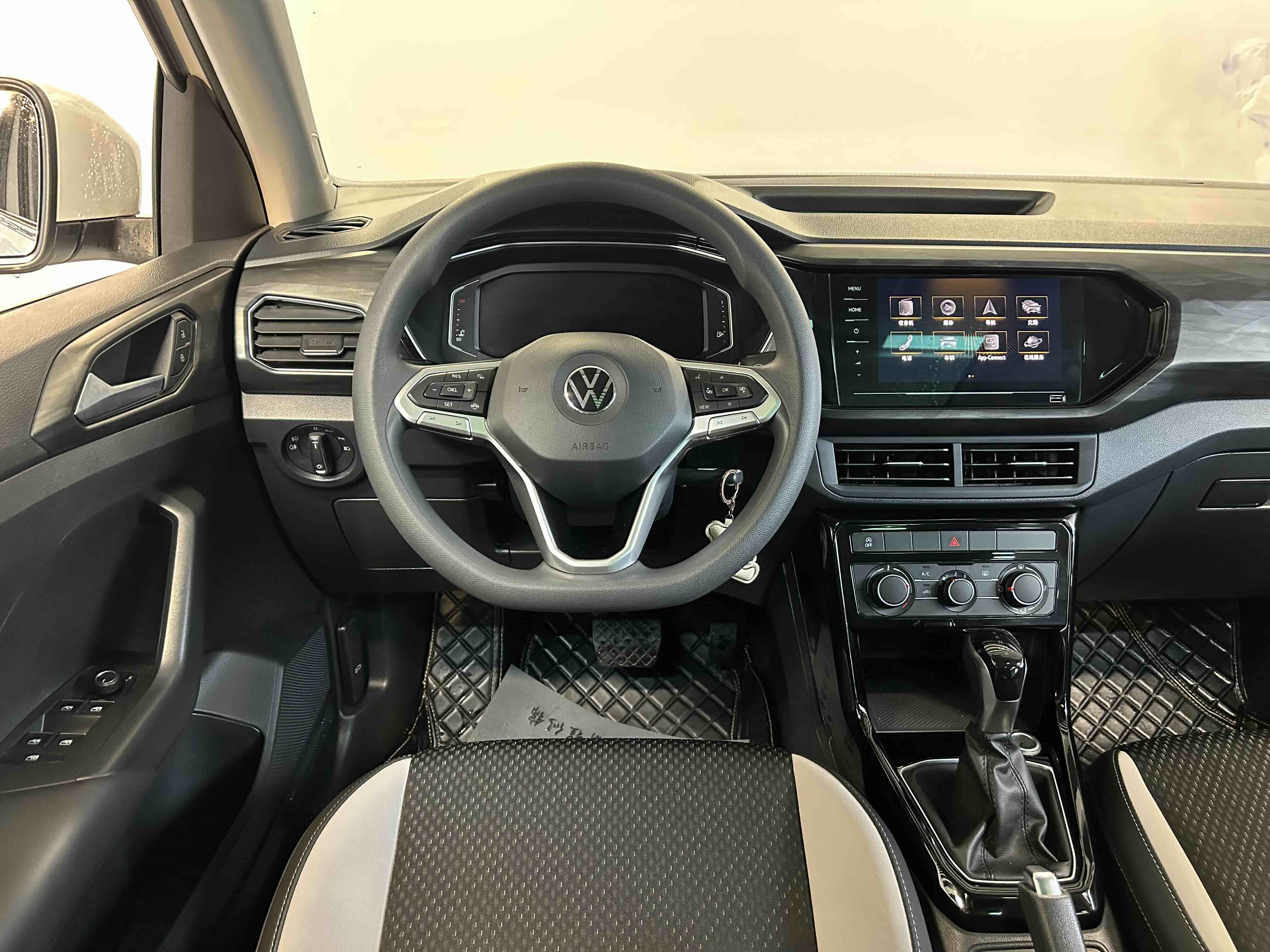 Volkswagen Tacqua 2020 car image #13