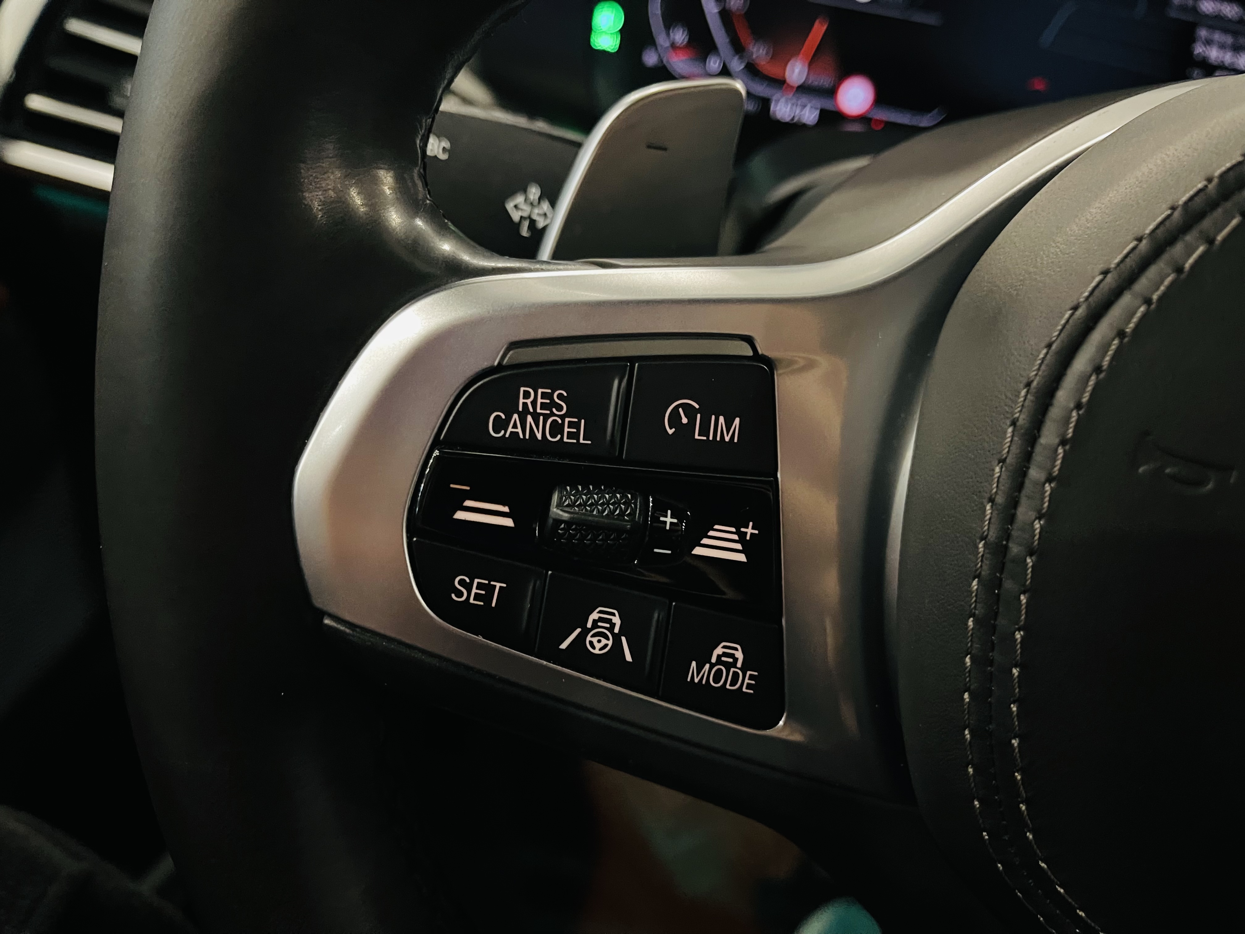 BMW X7 2020 car image #13