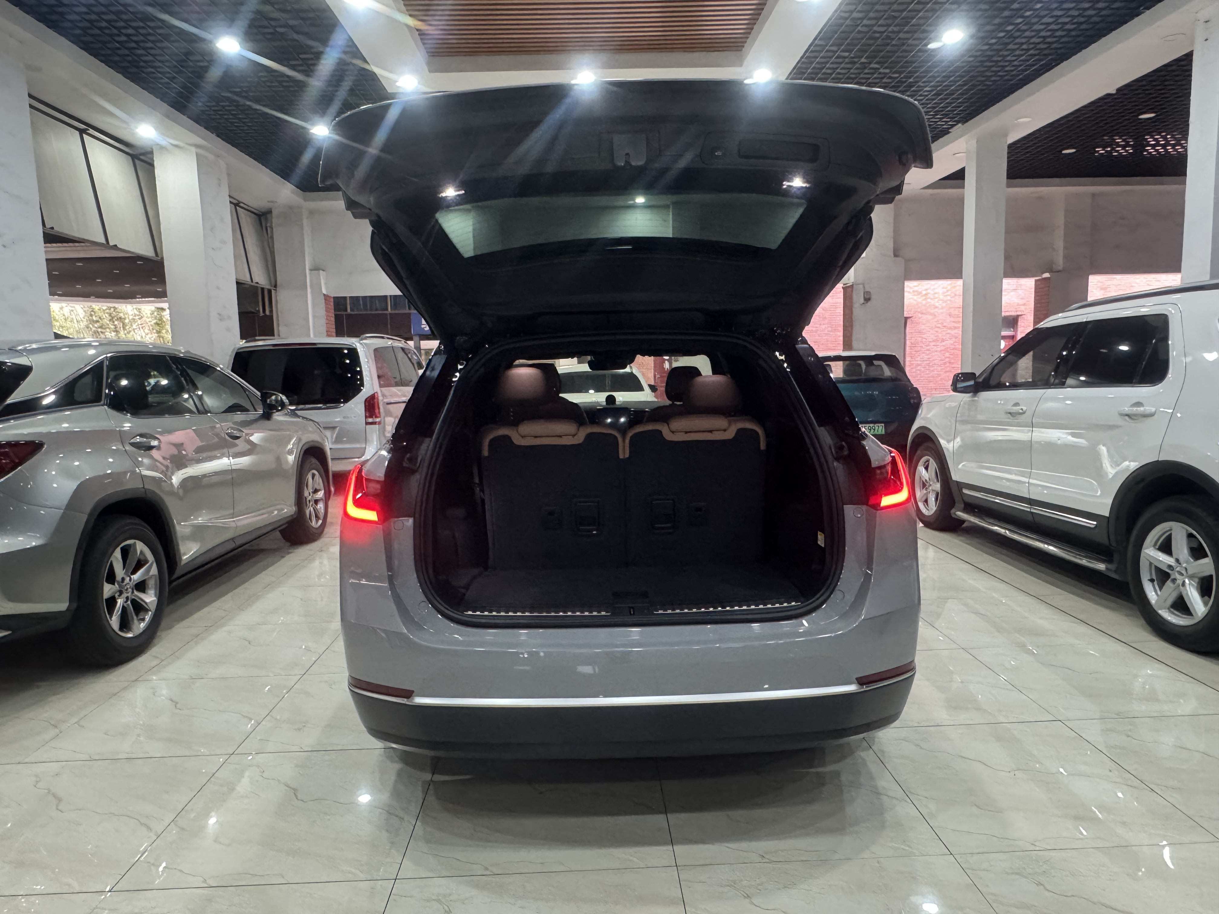 NIO ES8 2021 car image #13