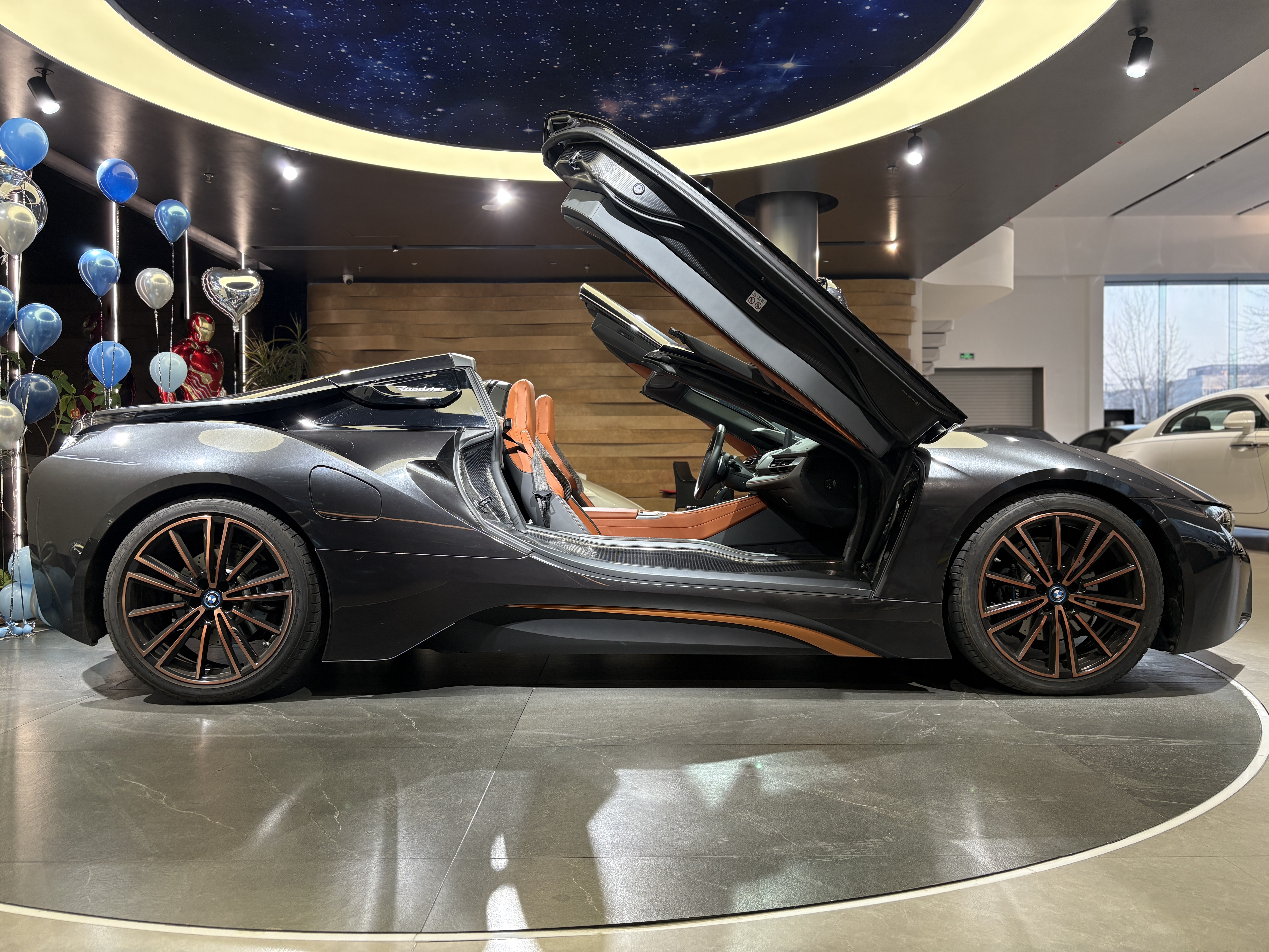 BMW i8 2020 car image #13