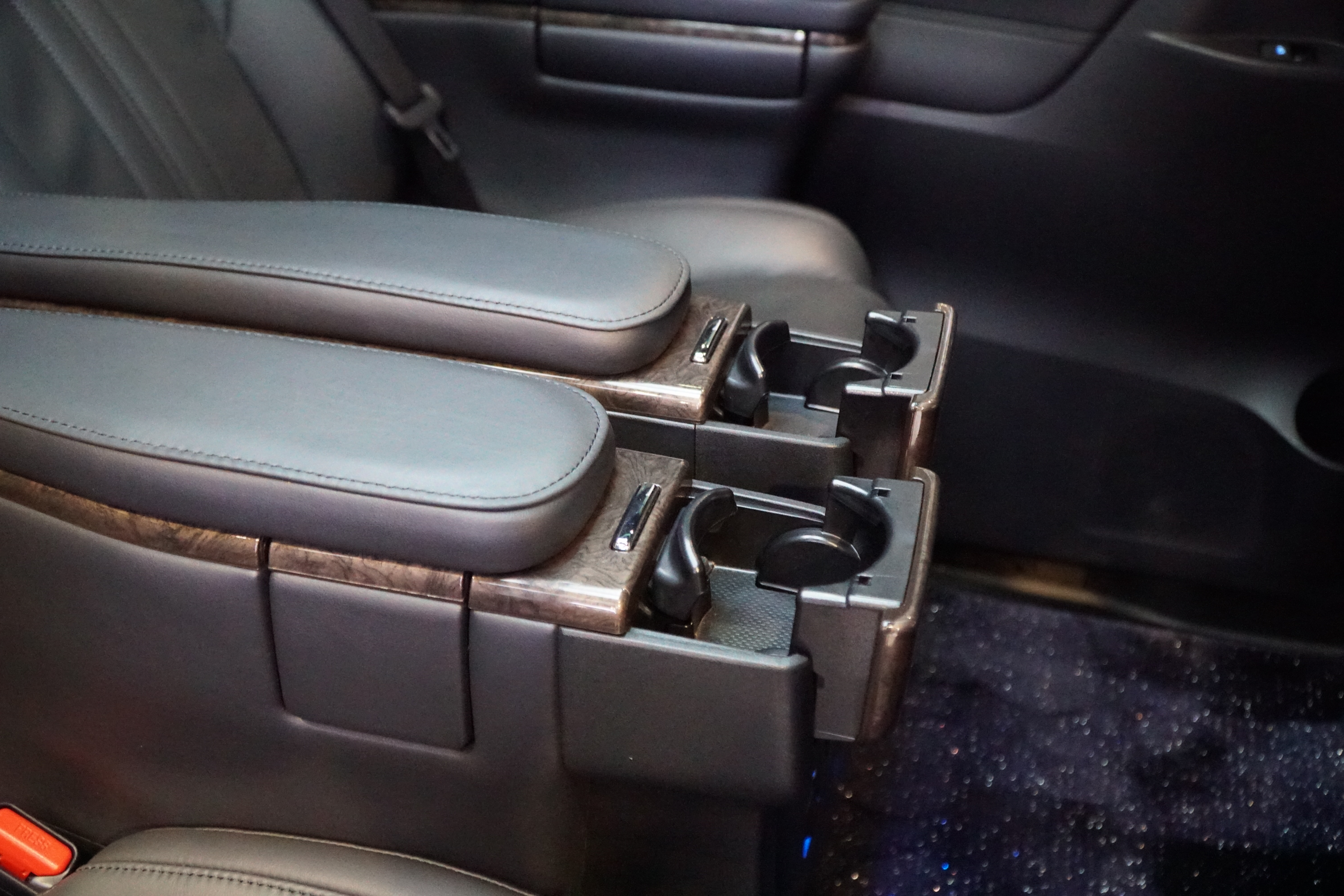 Toyota Alphard 2020 image de voiture #13