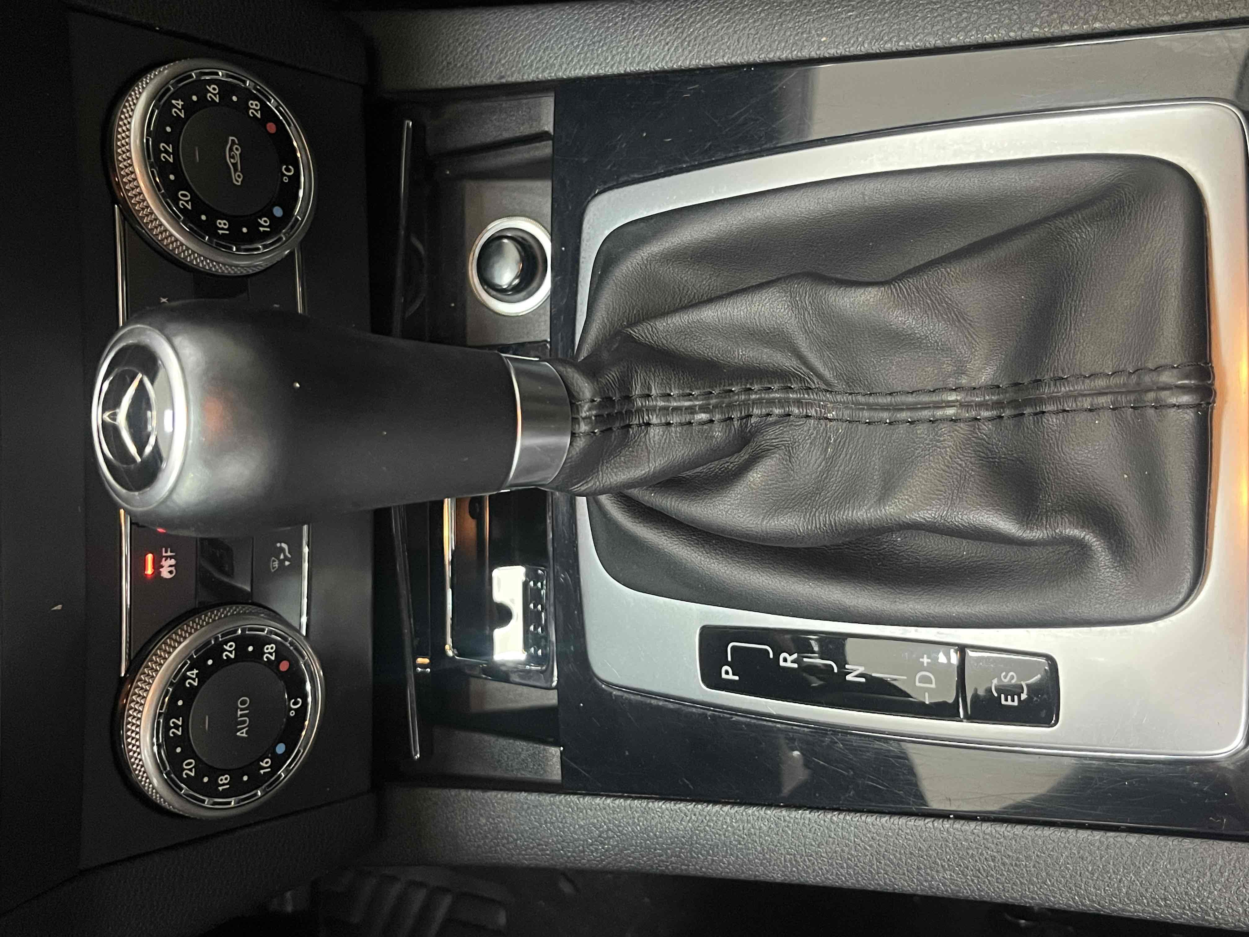 Mercedes-Benz GLK Class (Imported) 2012 #13 Mercedes-Benz GLK Class (Imported) 2012 car image #13