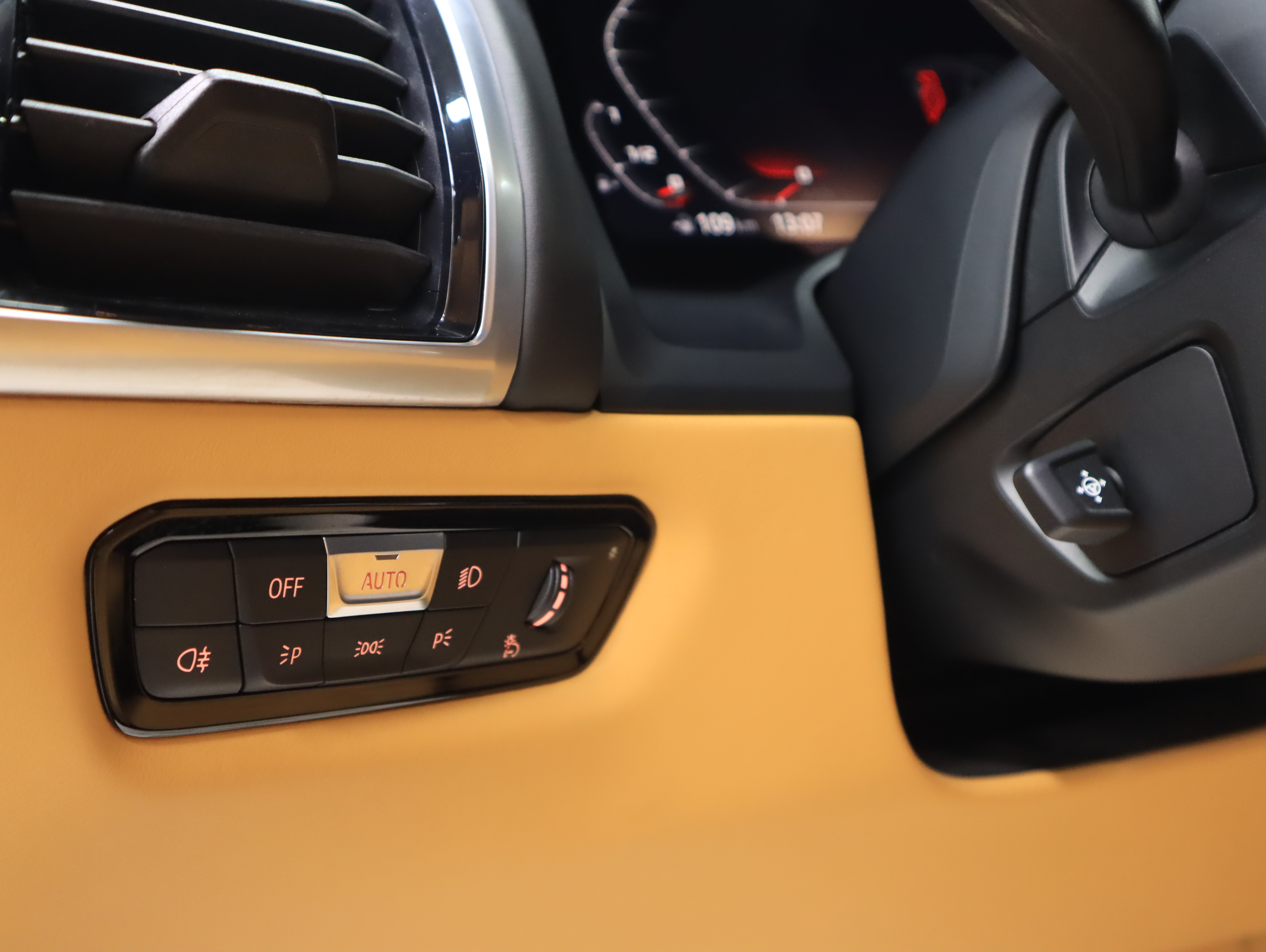 BMW M8 2021 car image #13