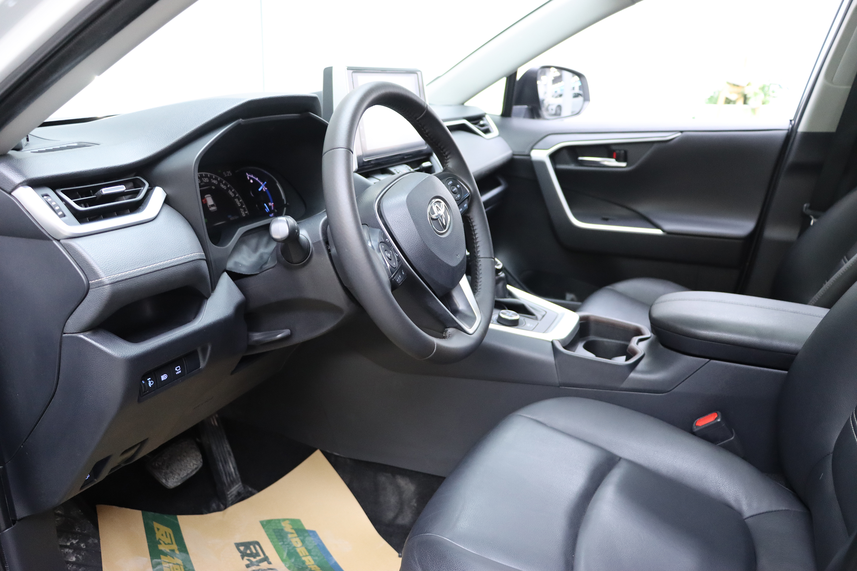 Toyota RAV4 2020 car image #13