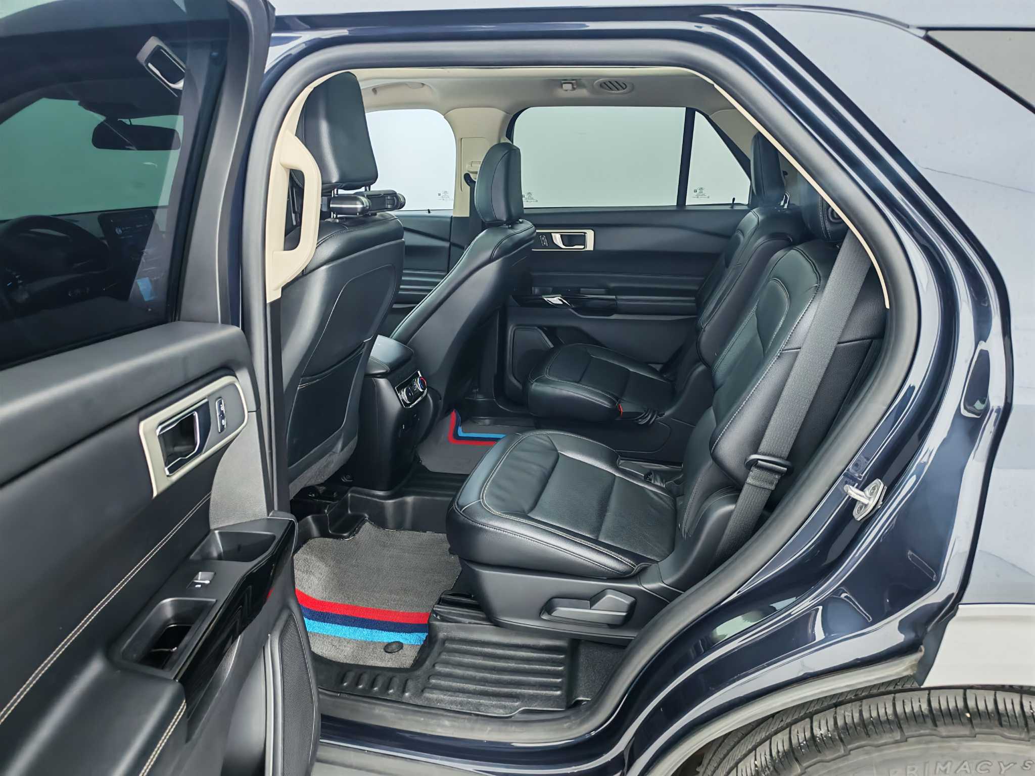 Ford Explorer 2022 car image #13