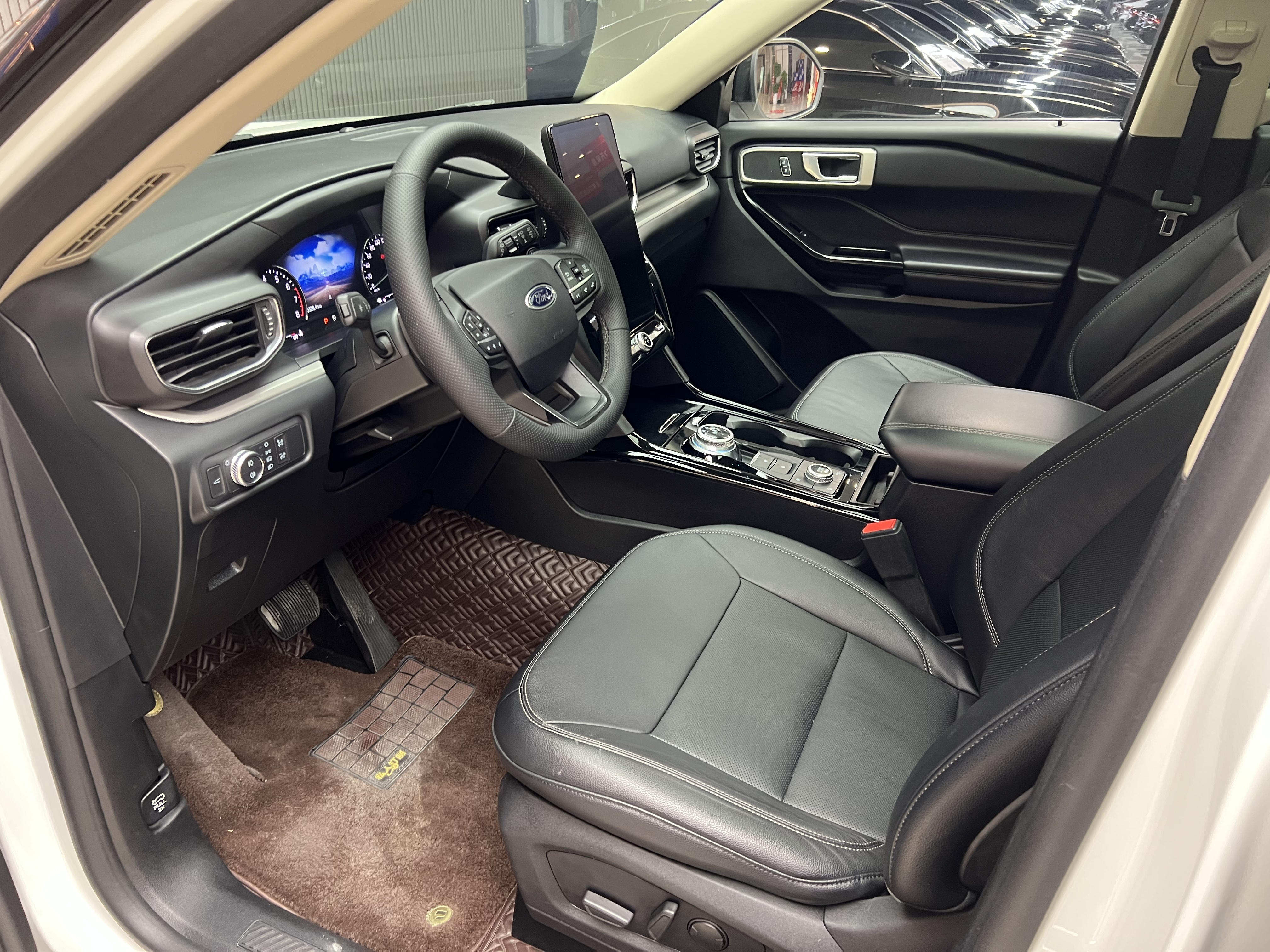 Ford Explorer 2021 car image #13