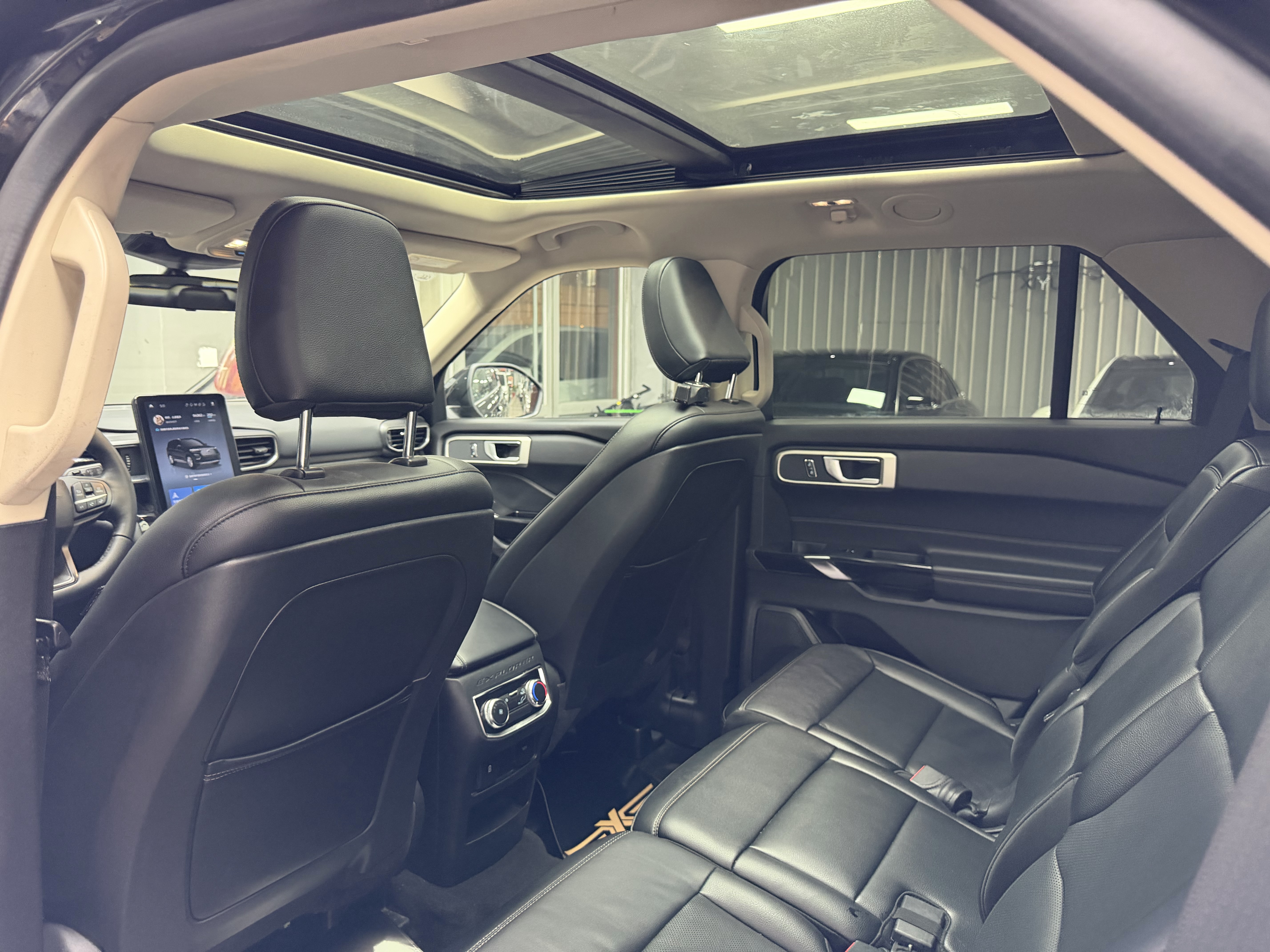 Ford Explorer 2022 car image #13