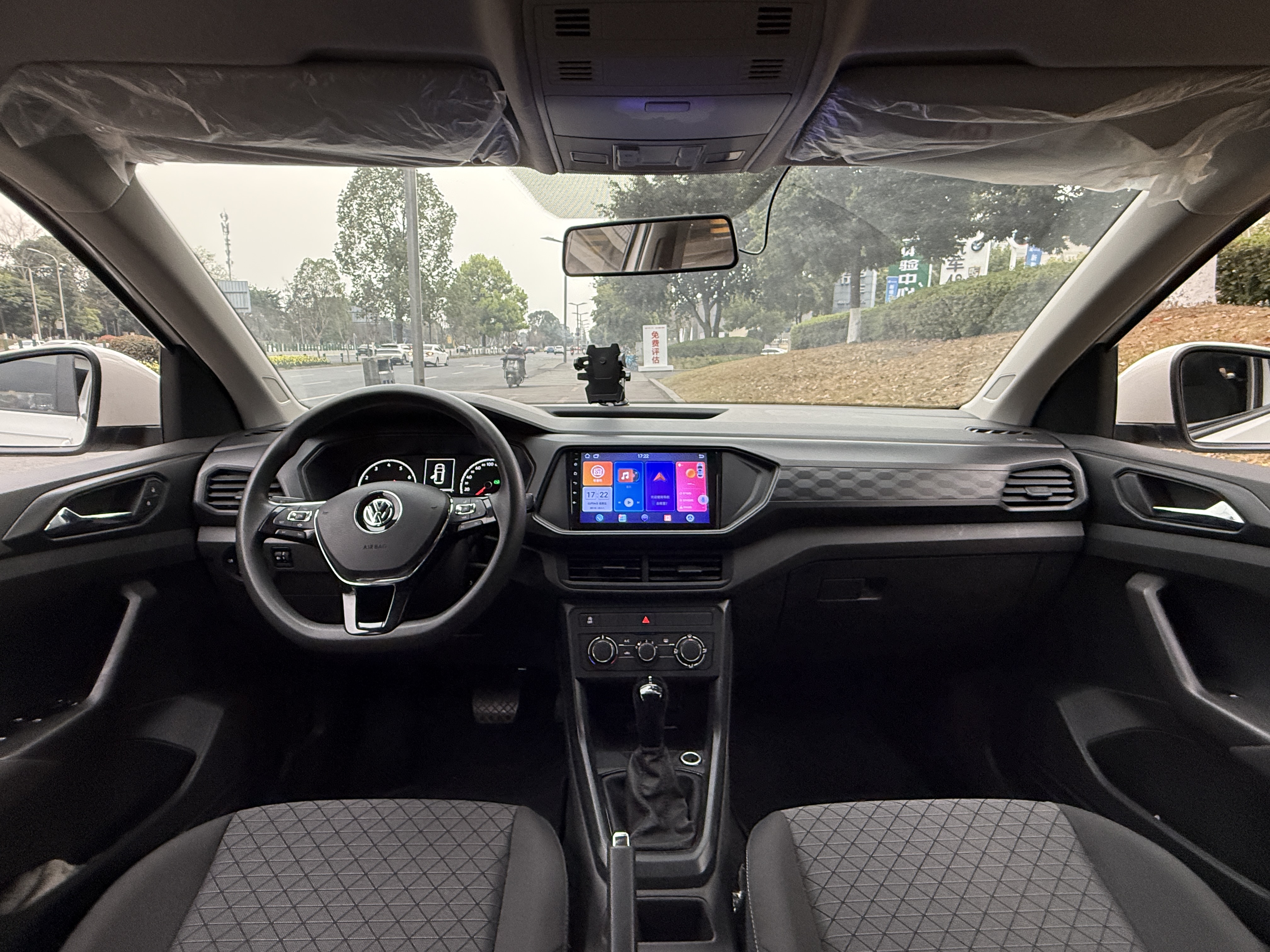 Volkswagen T-Cross 2021 #13 Volkswagen T-Cross 2021 car image #13