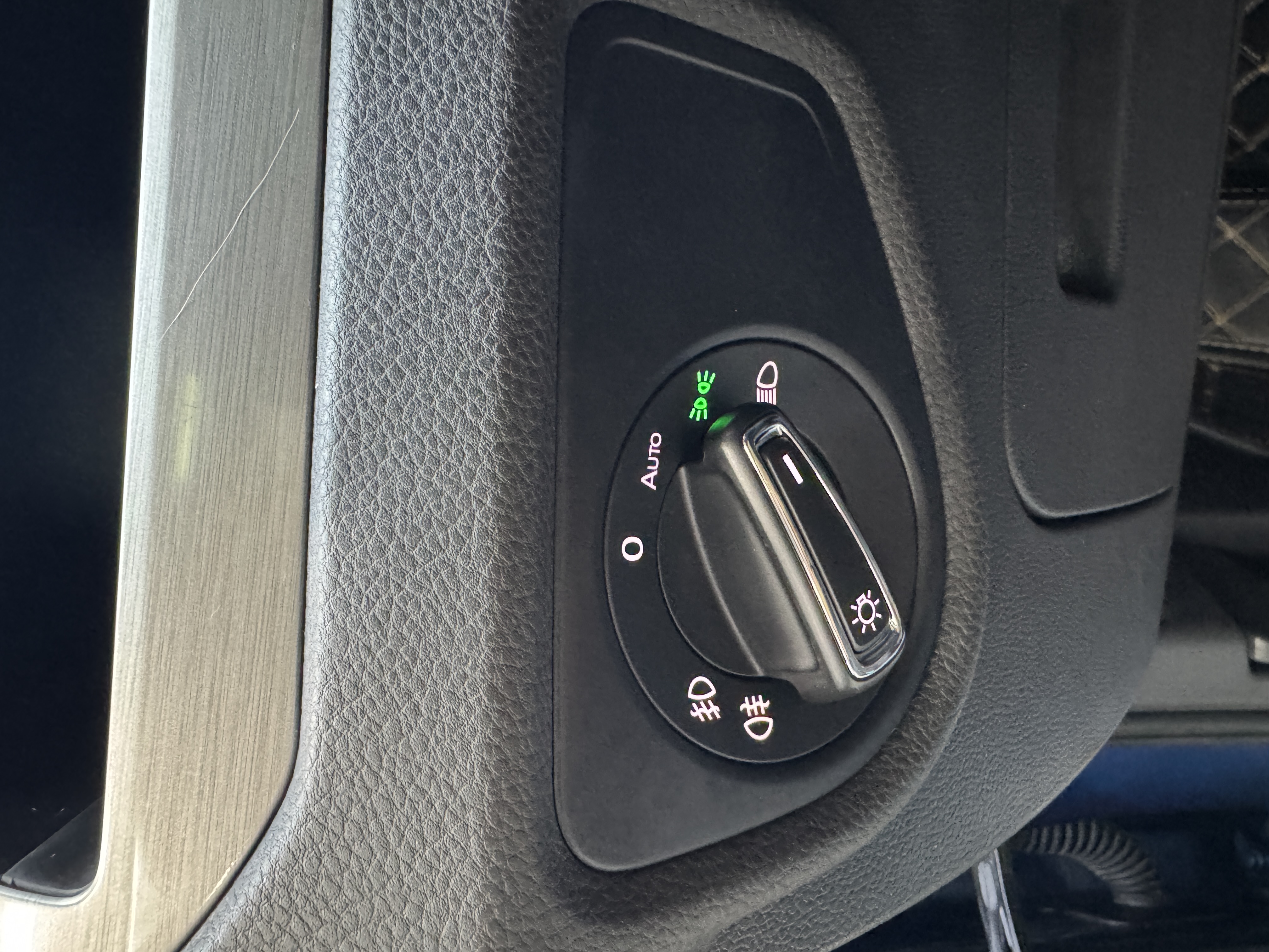 Volkswagen Touran 2021 car image #13