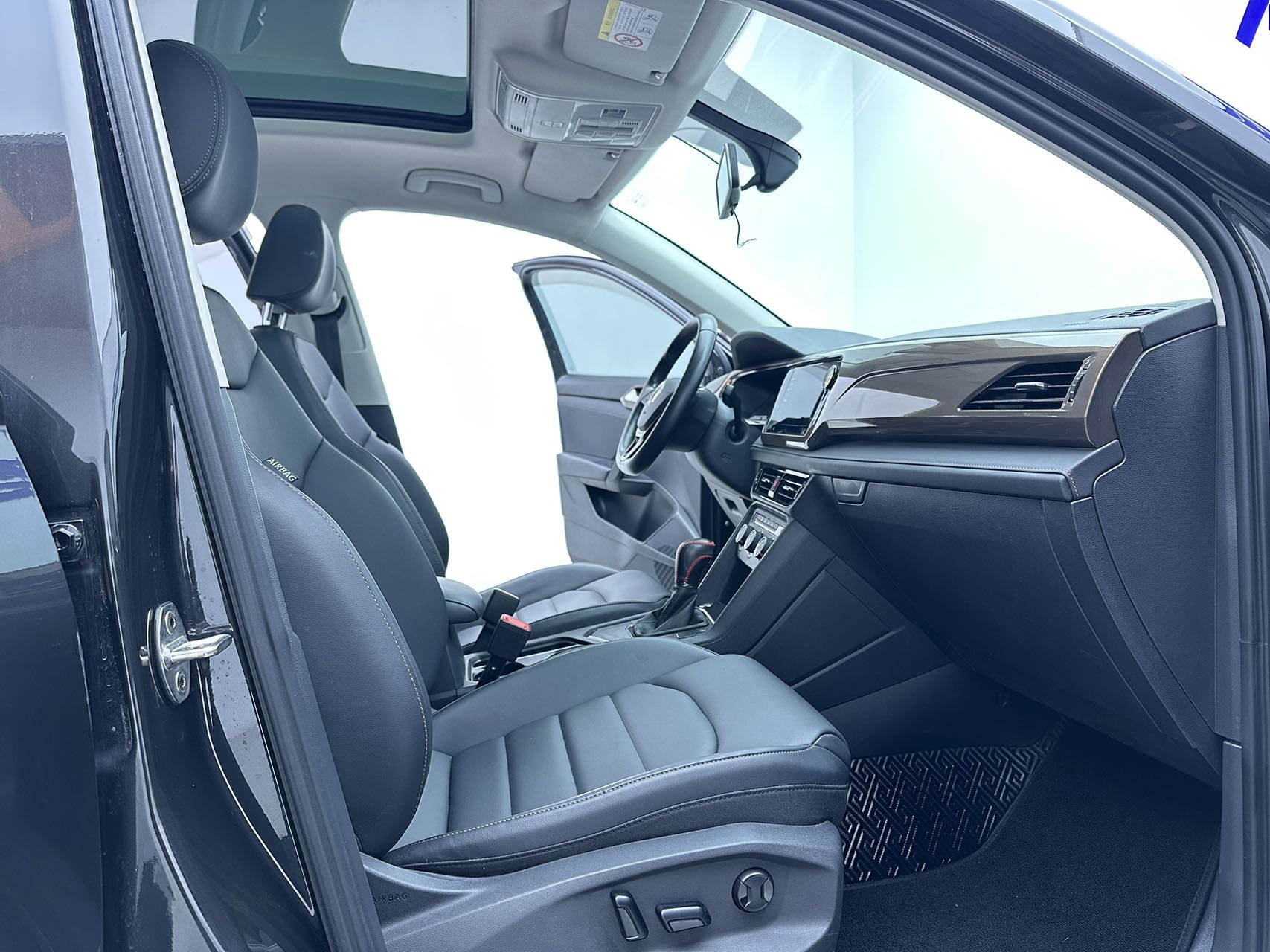 Volkswagen Tharu 2022 car image #13