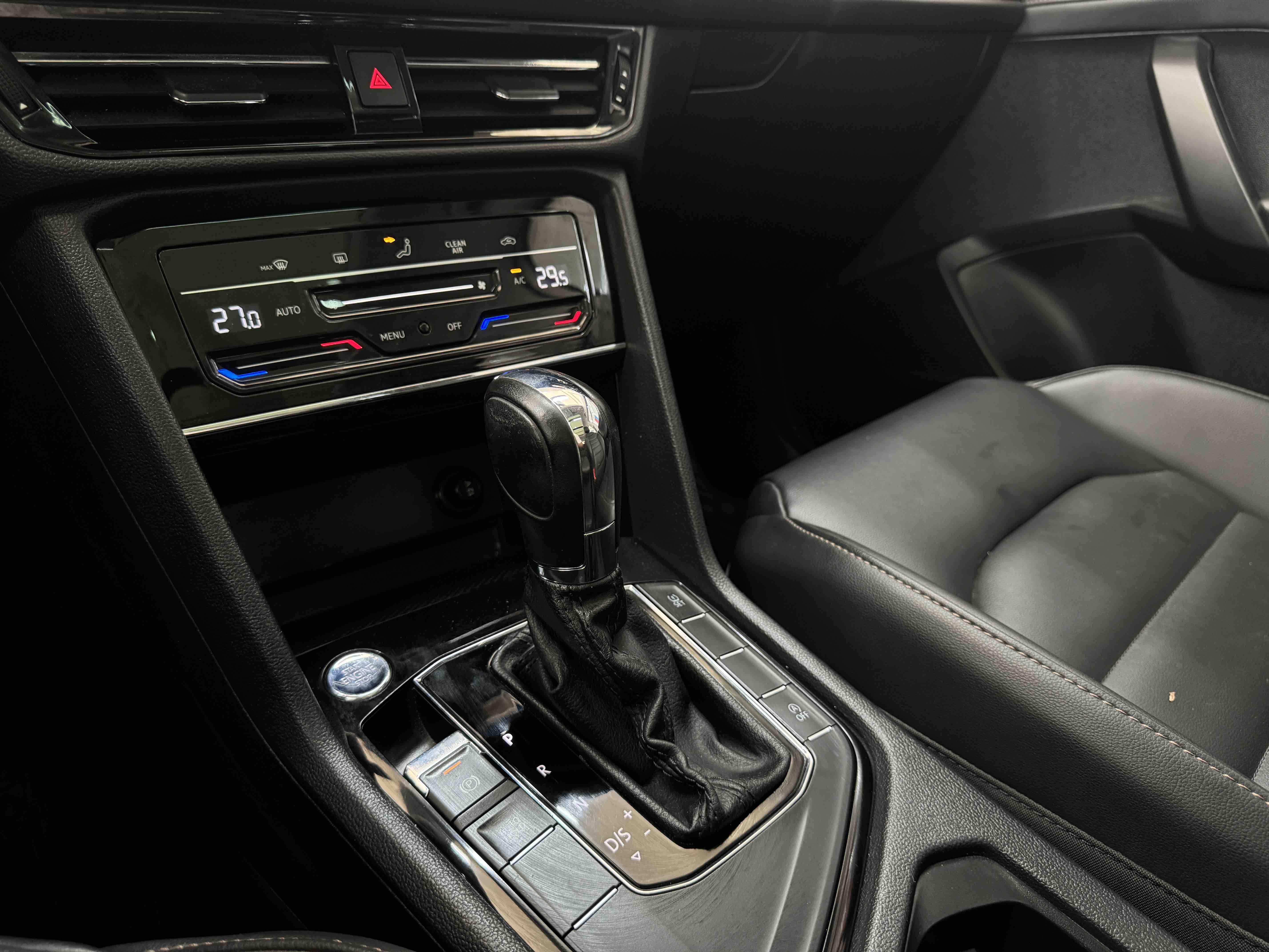 Volkswagen Tharu 2021 car image #13