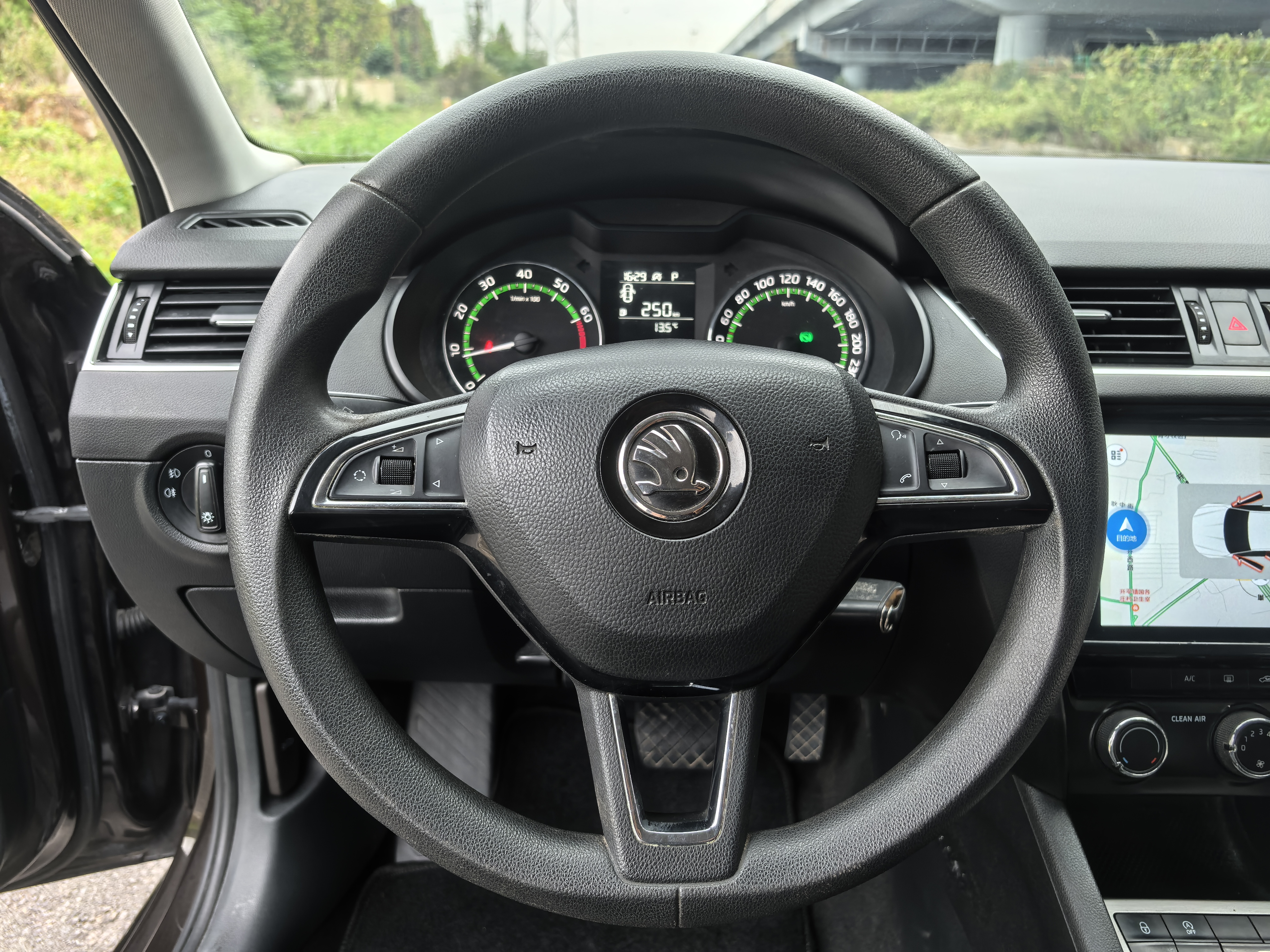 Skoda Octavia 2020 car image #13