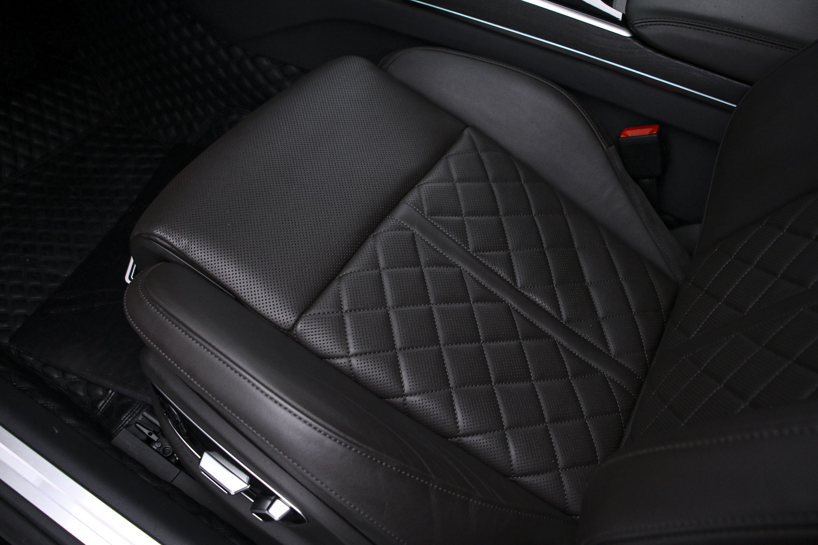 Audi A8 2021 immagine di auto #13