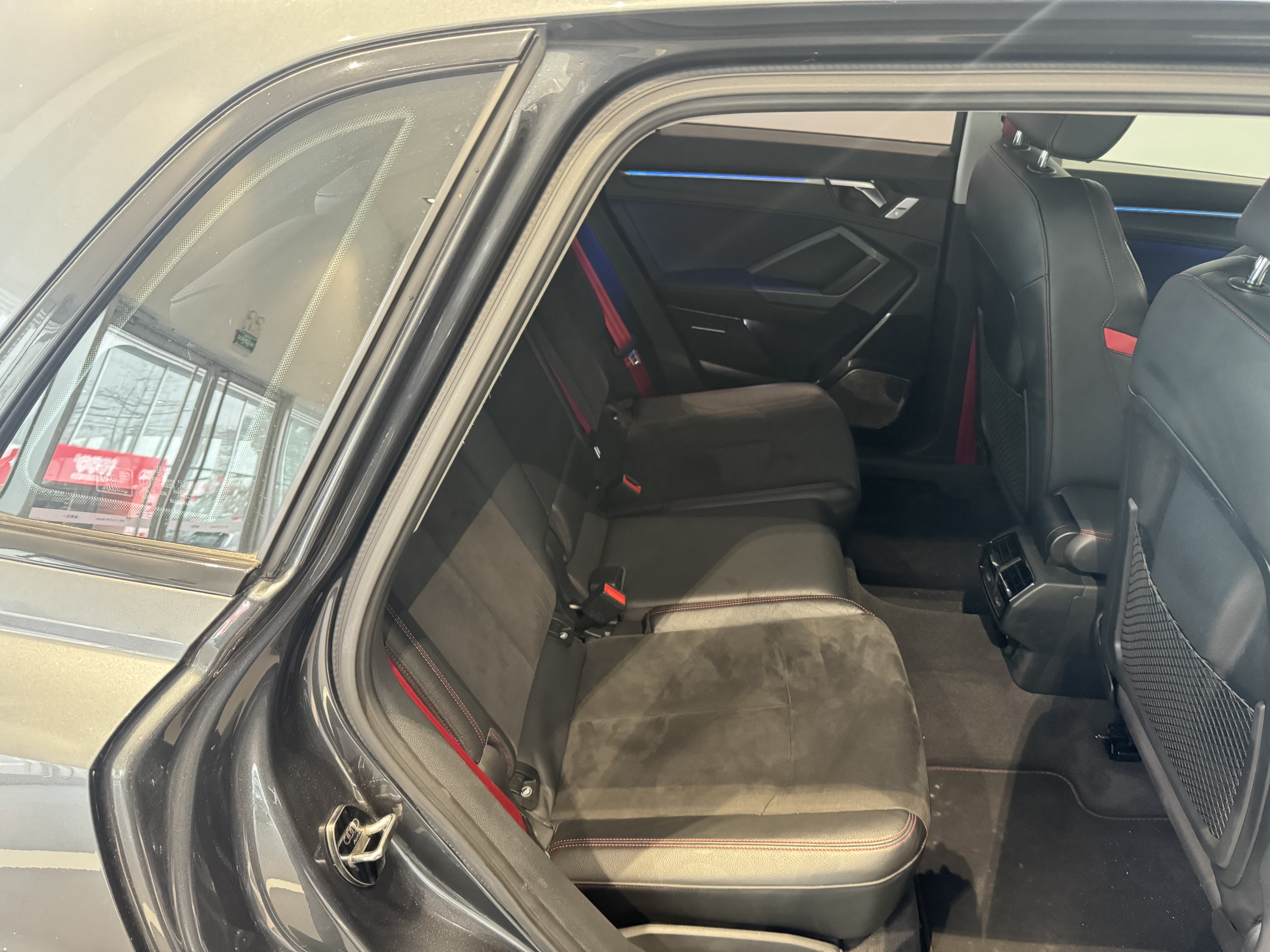 Audi Q3 2021 car image #13