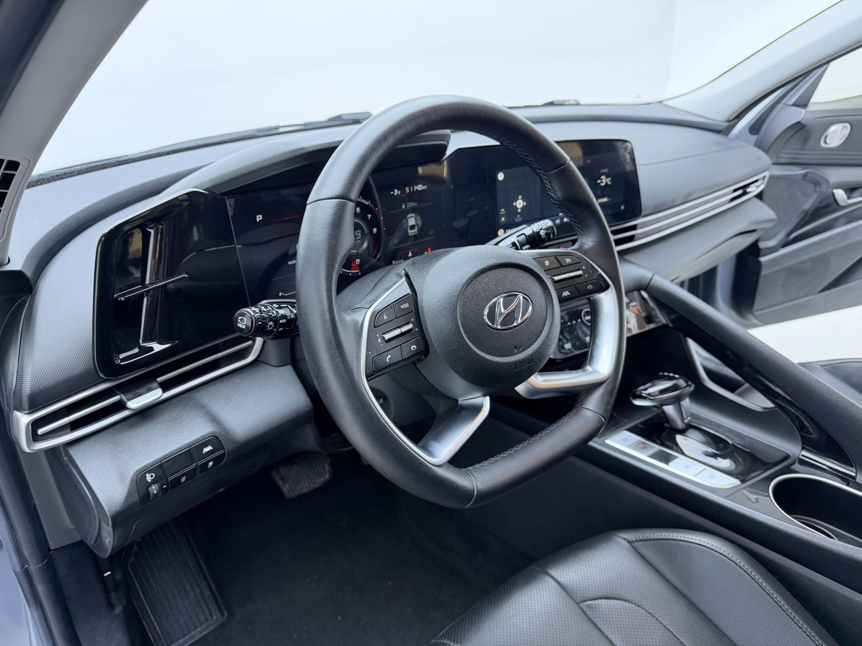 Hyundai Elantra 2022 car image #13