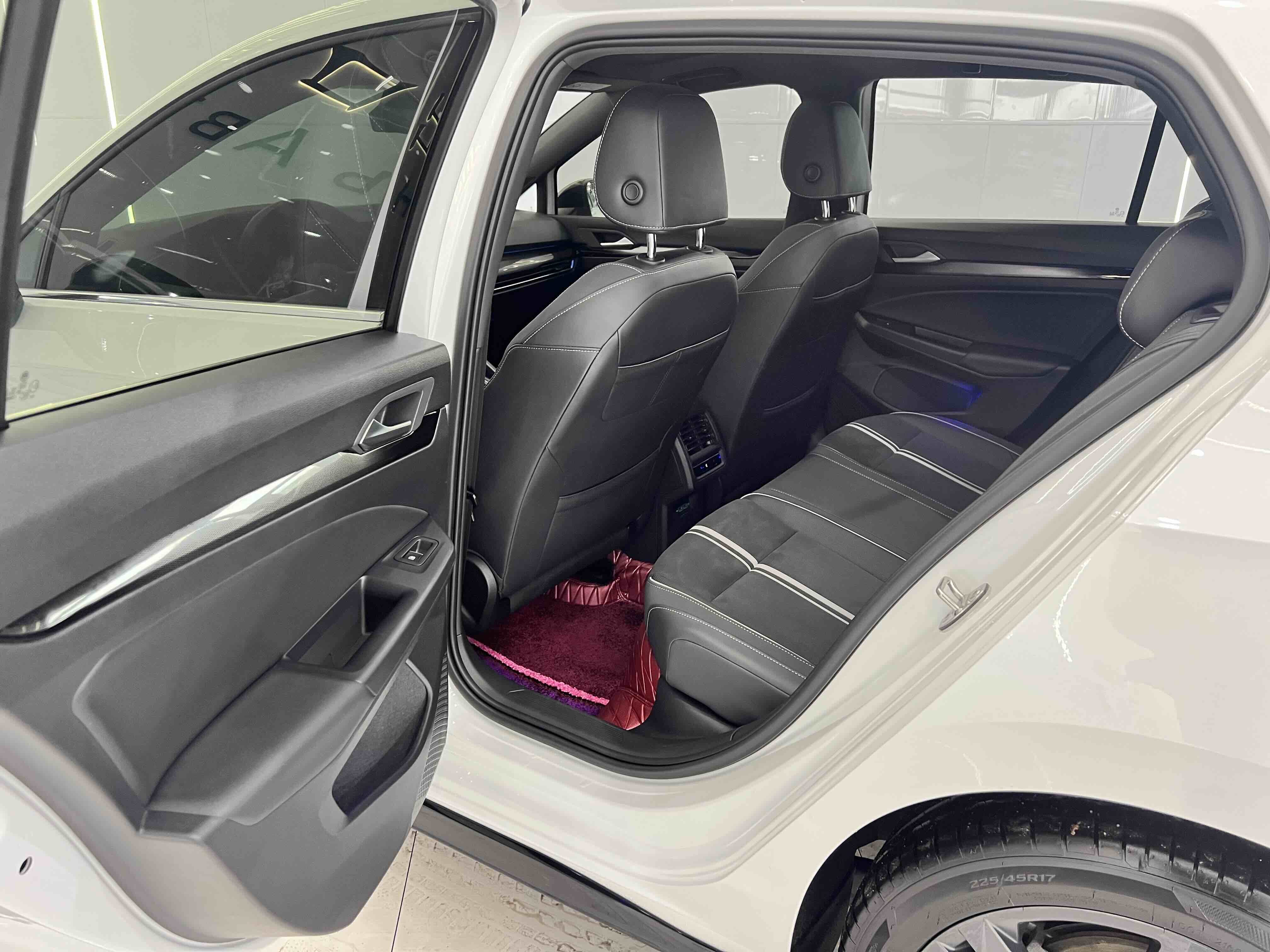 Volkswagen Golf 2022 car image #13