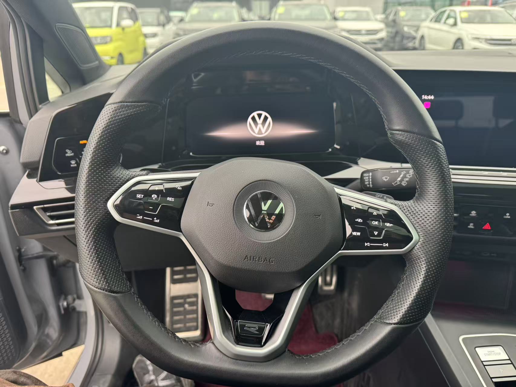 Volkswagen Golf 2022 car image #13