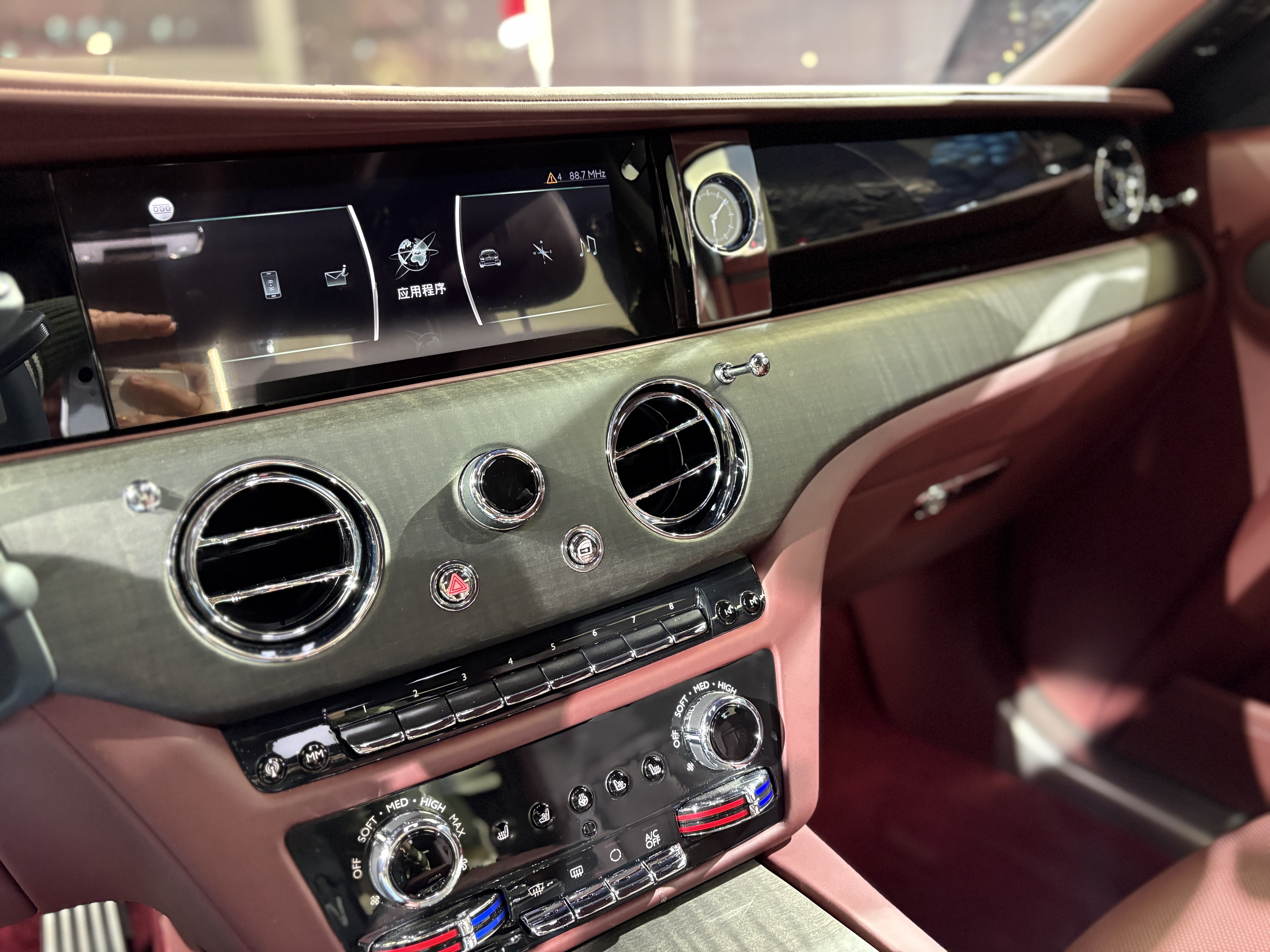 劳斯莱斯 古思特 2022 #13 劳斯莱斯 古思特 2022 汽车图片 #13