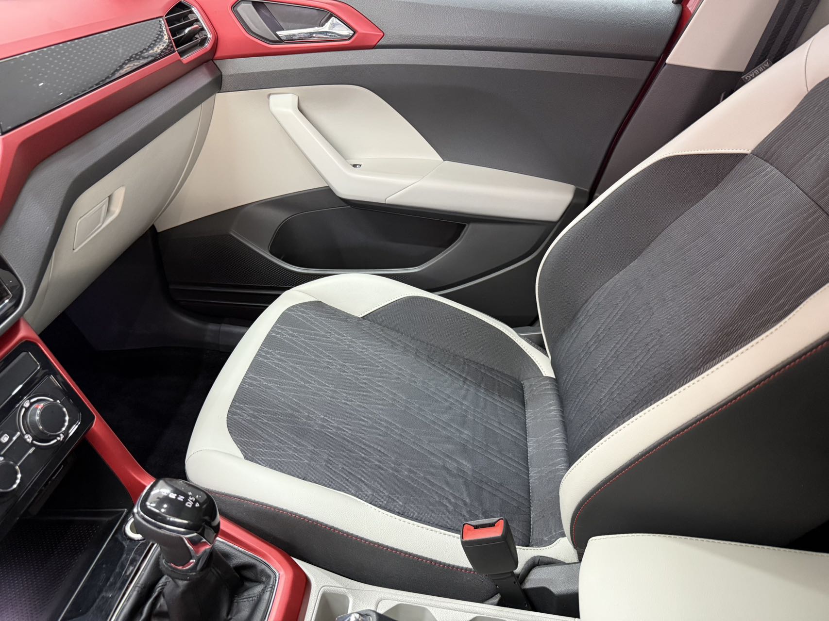 Volkswagen T-Cross 2021 #13 Volkswagen T-Cross 2021 car image #13
