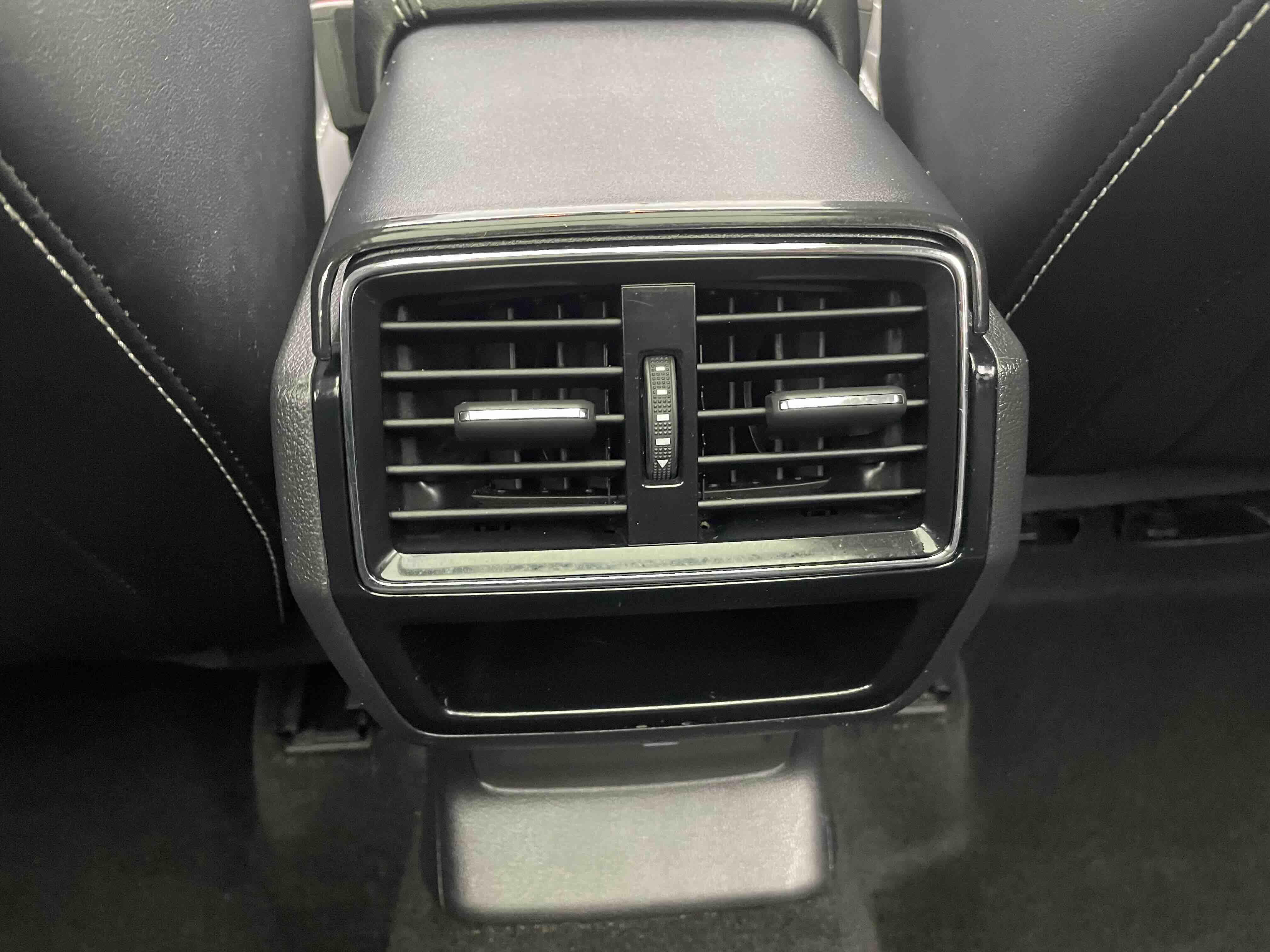 Skoda Karoq 2021 изображение автомобиля #13