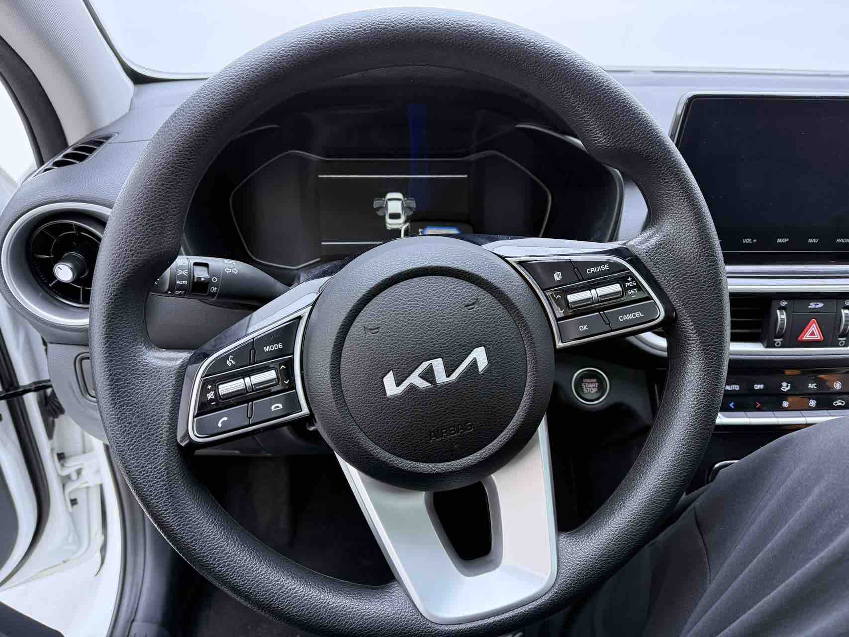Kia K3 2022 car image #13