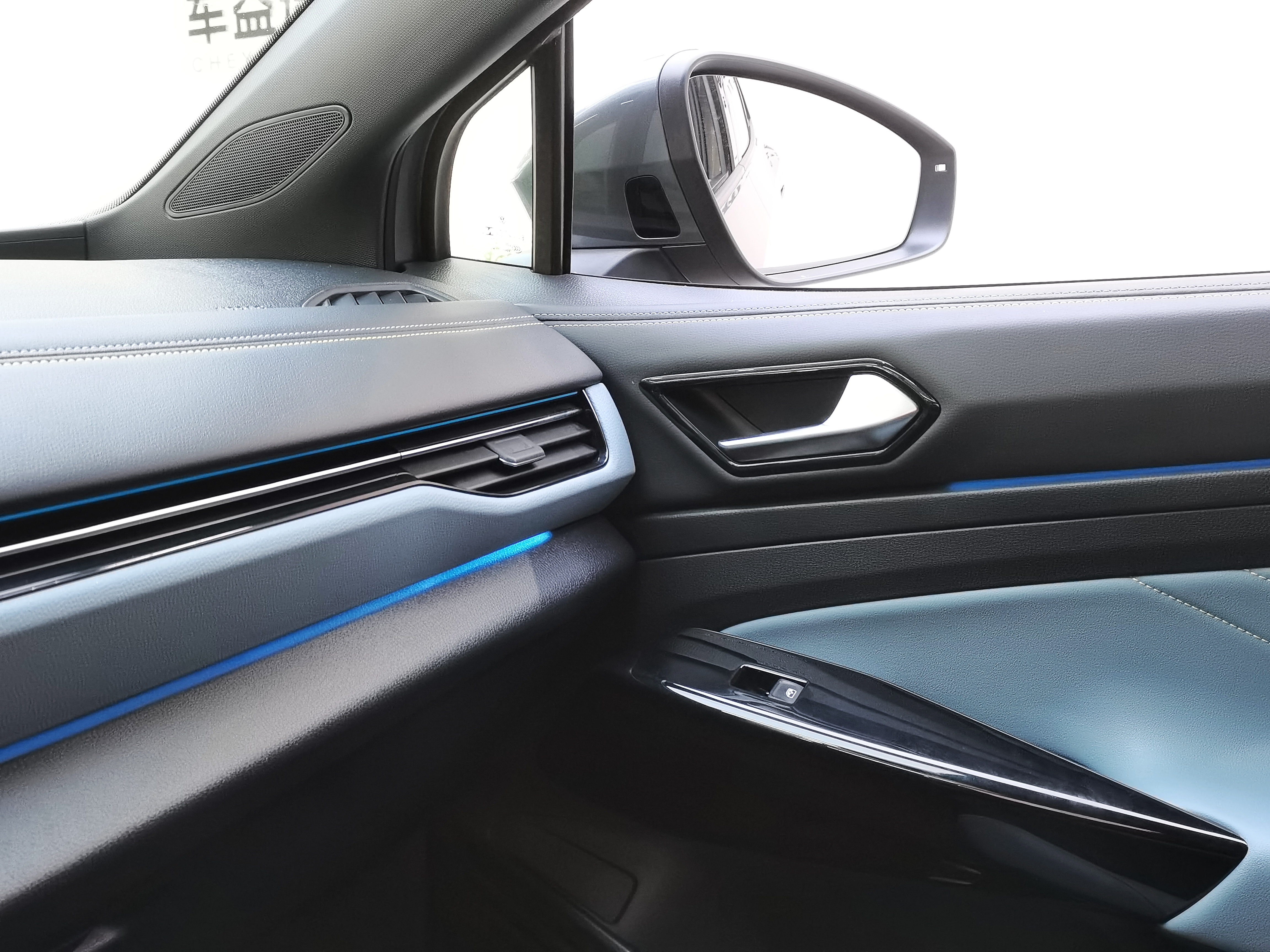 Volkswagen ID.4 X 2021 immagine di auto #13