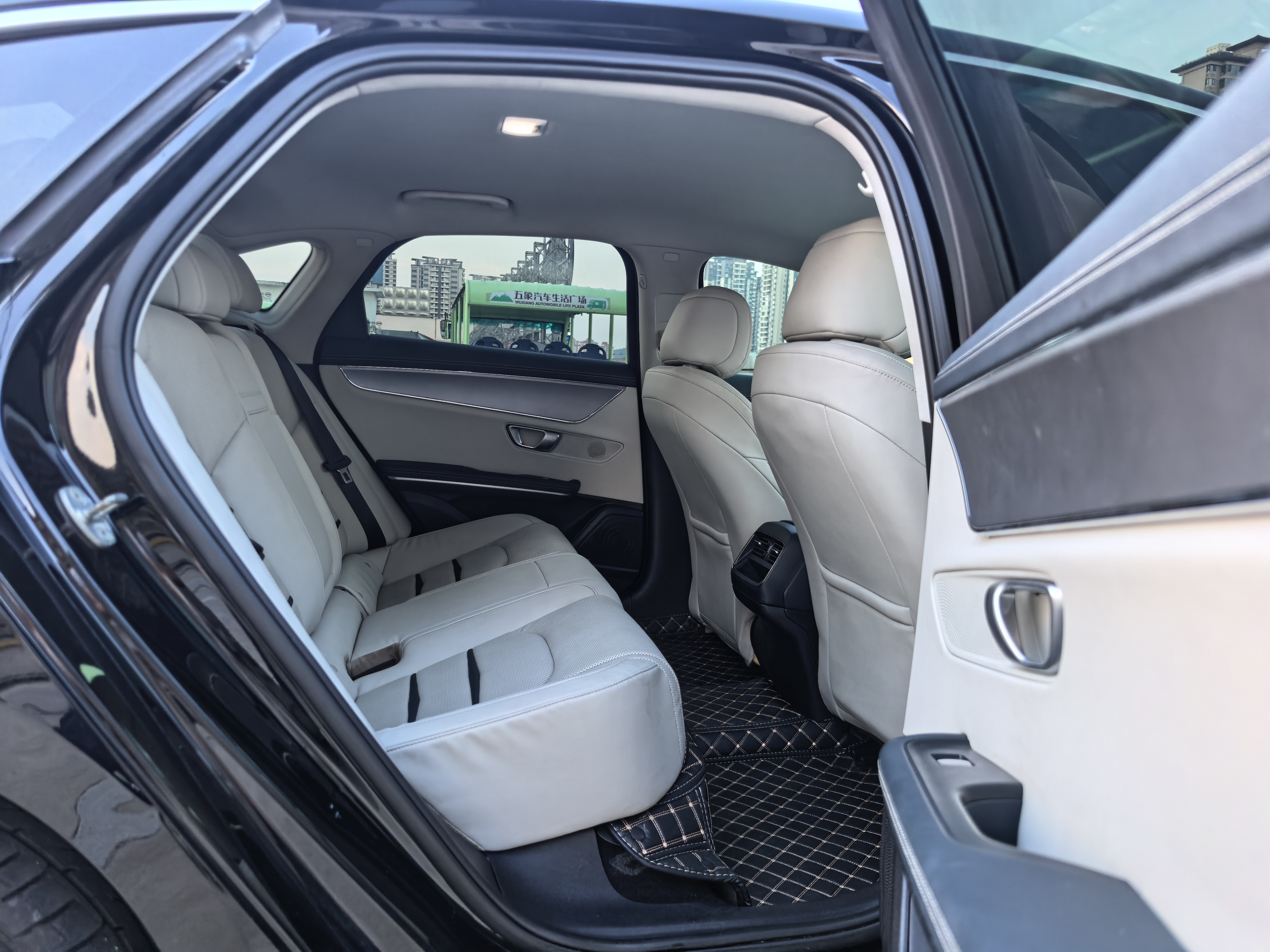 BYD e9 2021 #13 BYD e9 2021 car image #13