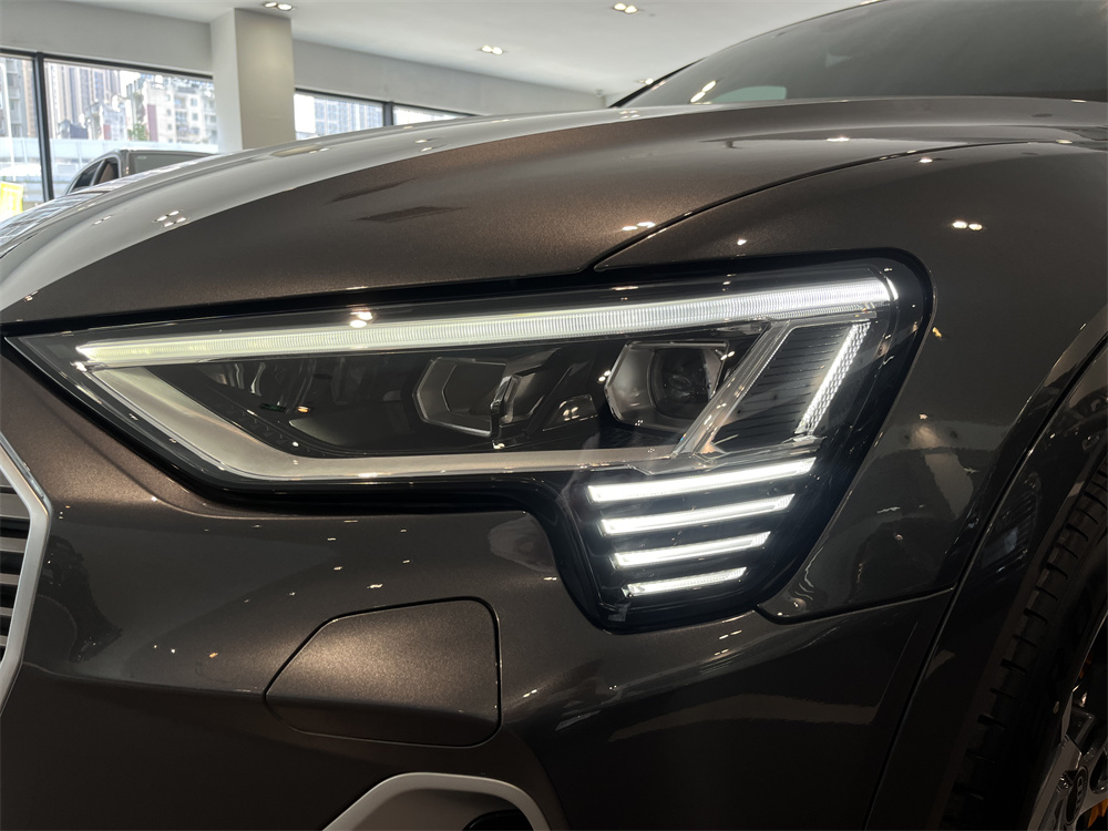 Audi e-tron 2023 #13 Audi e-tron 2023 car image #13