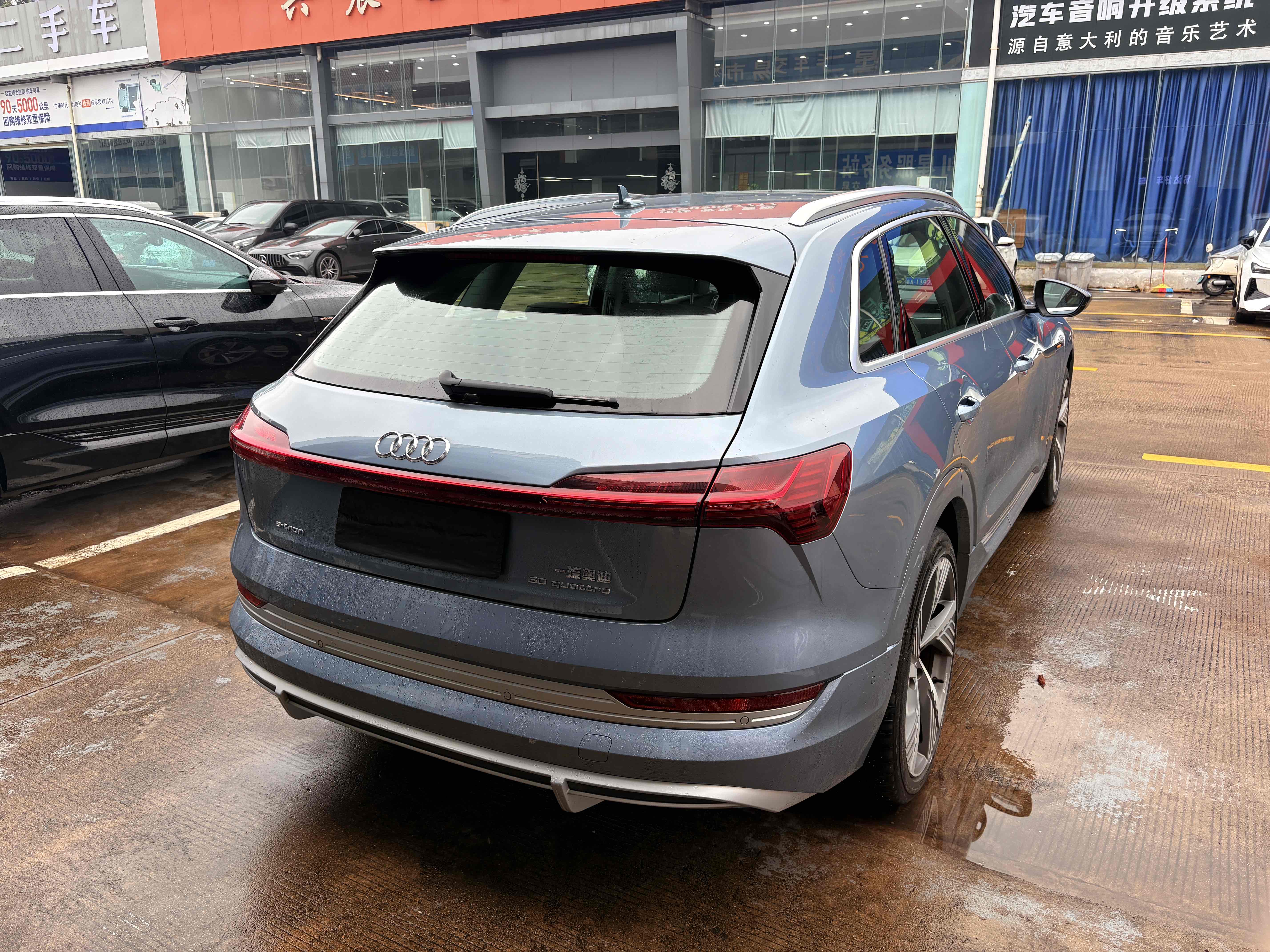 Audi e-tron 2021 изображение автомобиля #13