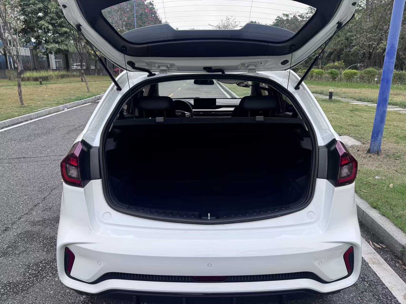 Vision X3 2021 immagine di auto #13