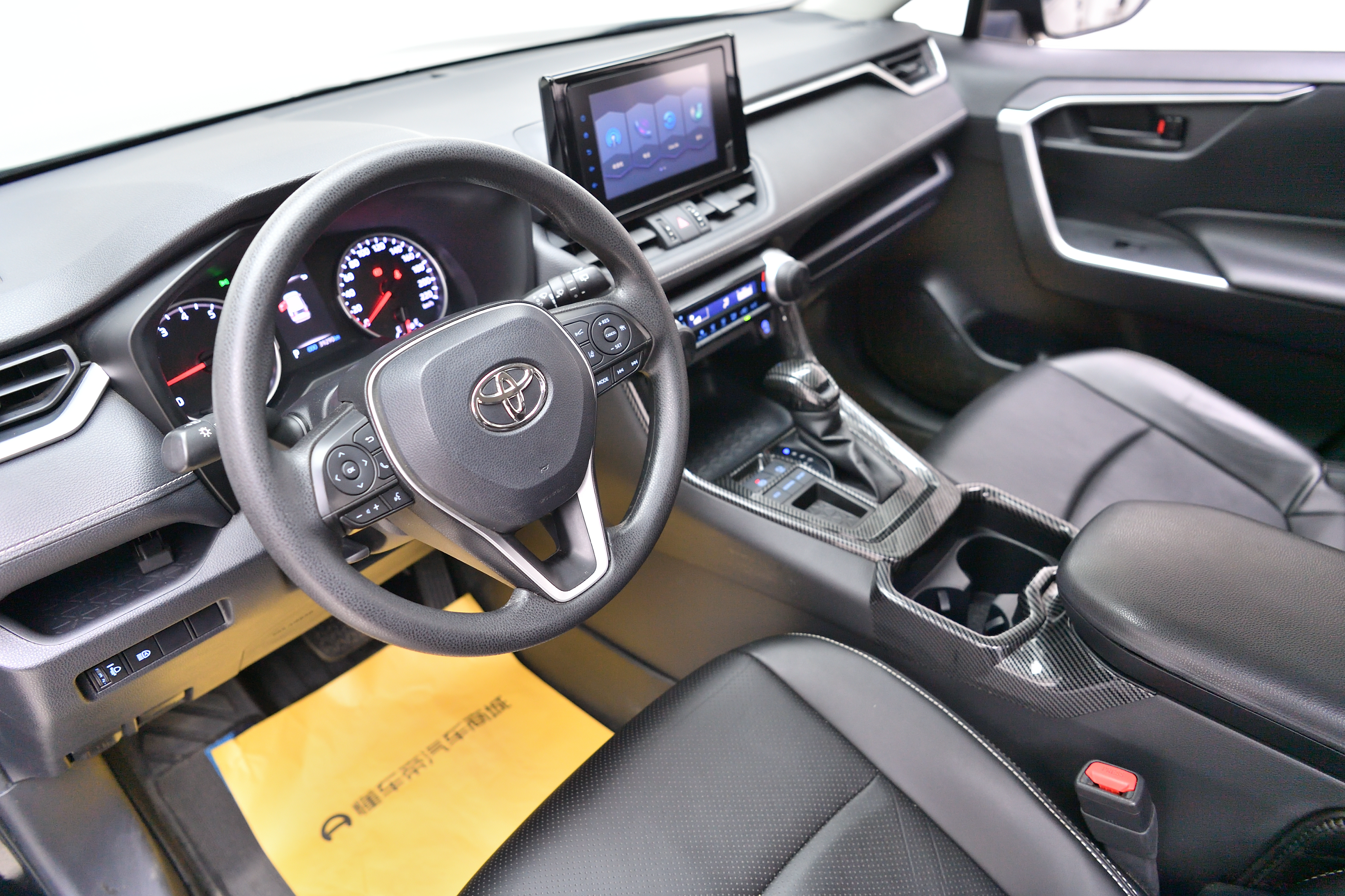 Toyota RAV4 2021 car image #13
